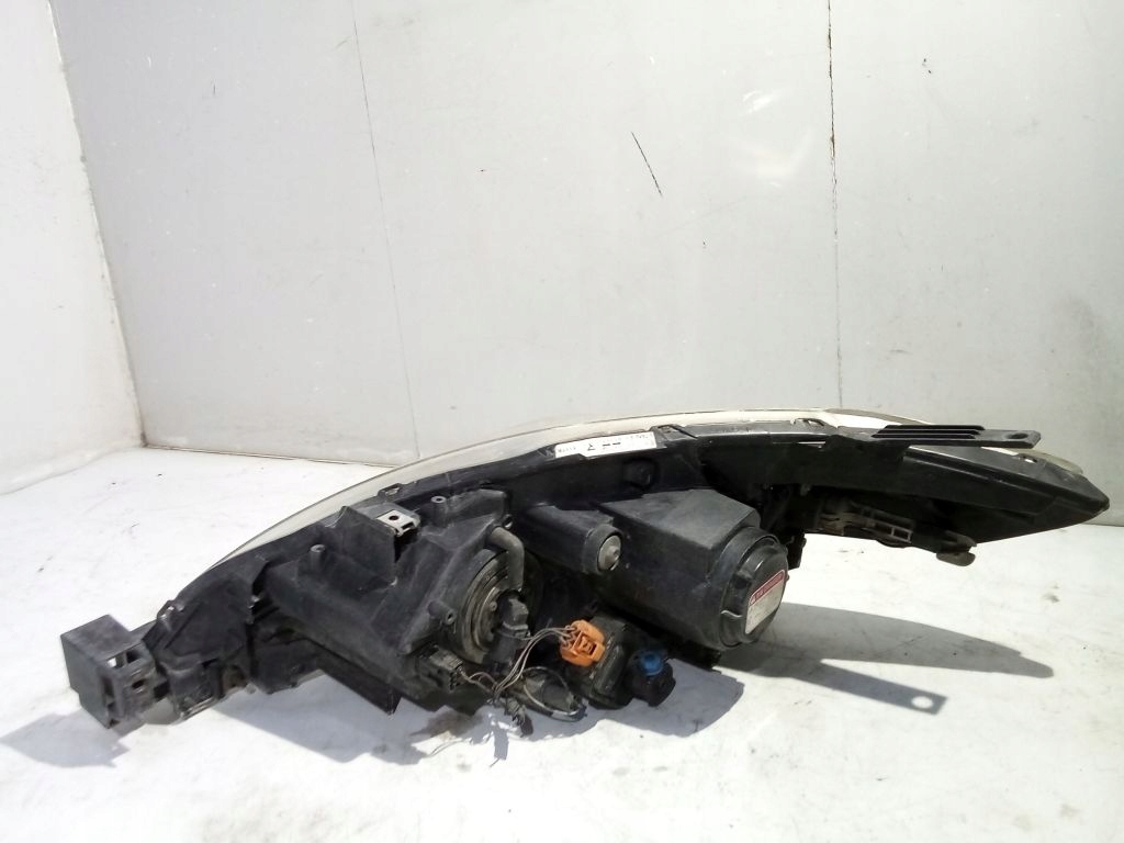 Mazda 5 and light right front front xenon
