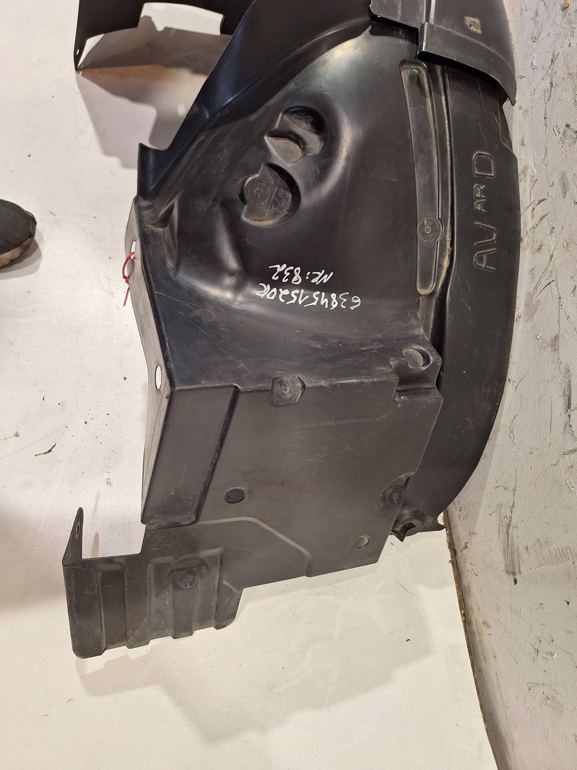 mudguard front right 638449610R RENAULT TRAFIC III VIVARO B 14