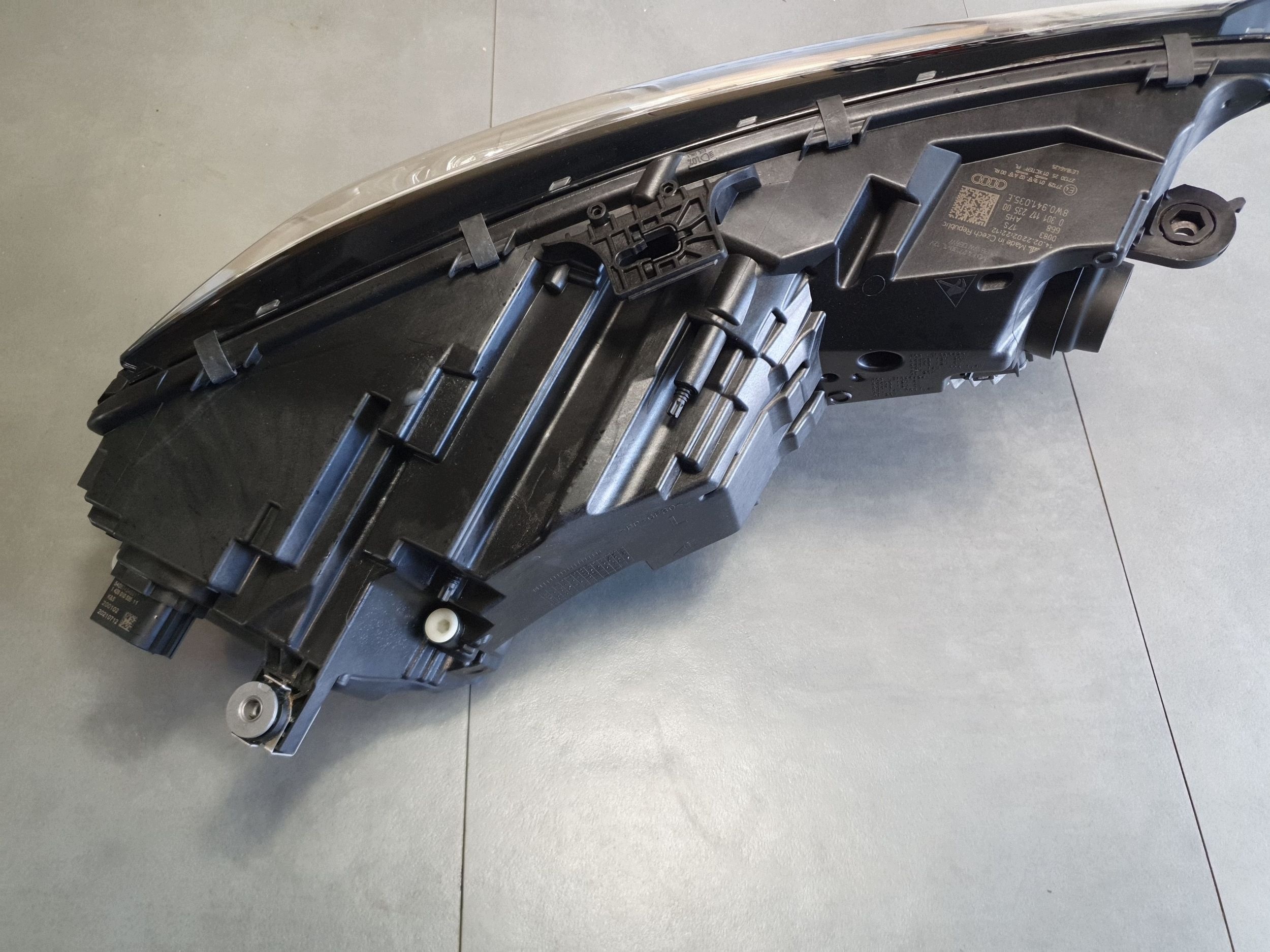 Audi A4 S4 B9 8W Reflektor light left front Matrix-Beam 8W0941035E kompletn