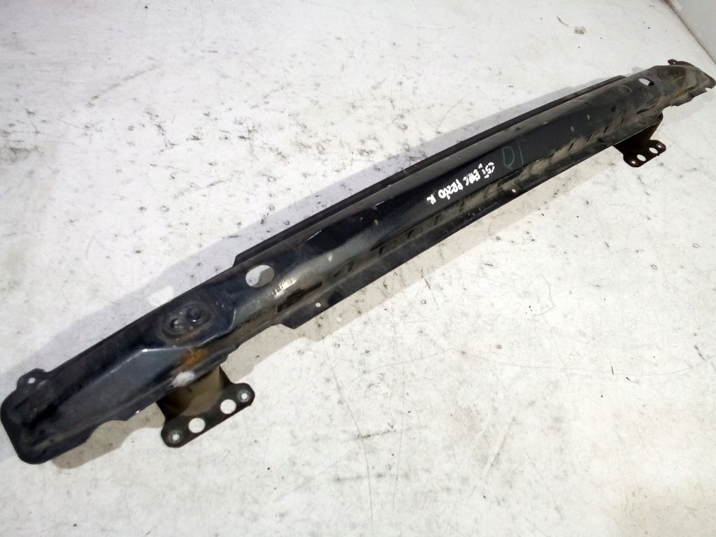 Citroen C5 and sider below bumper front