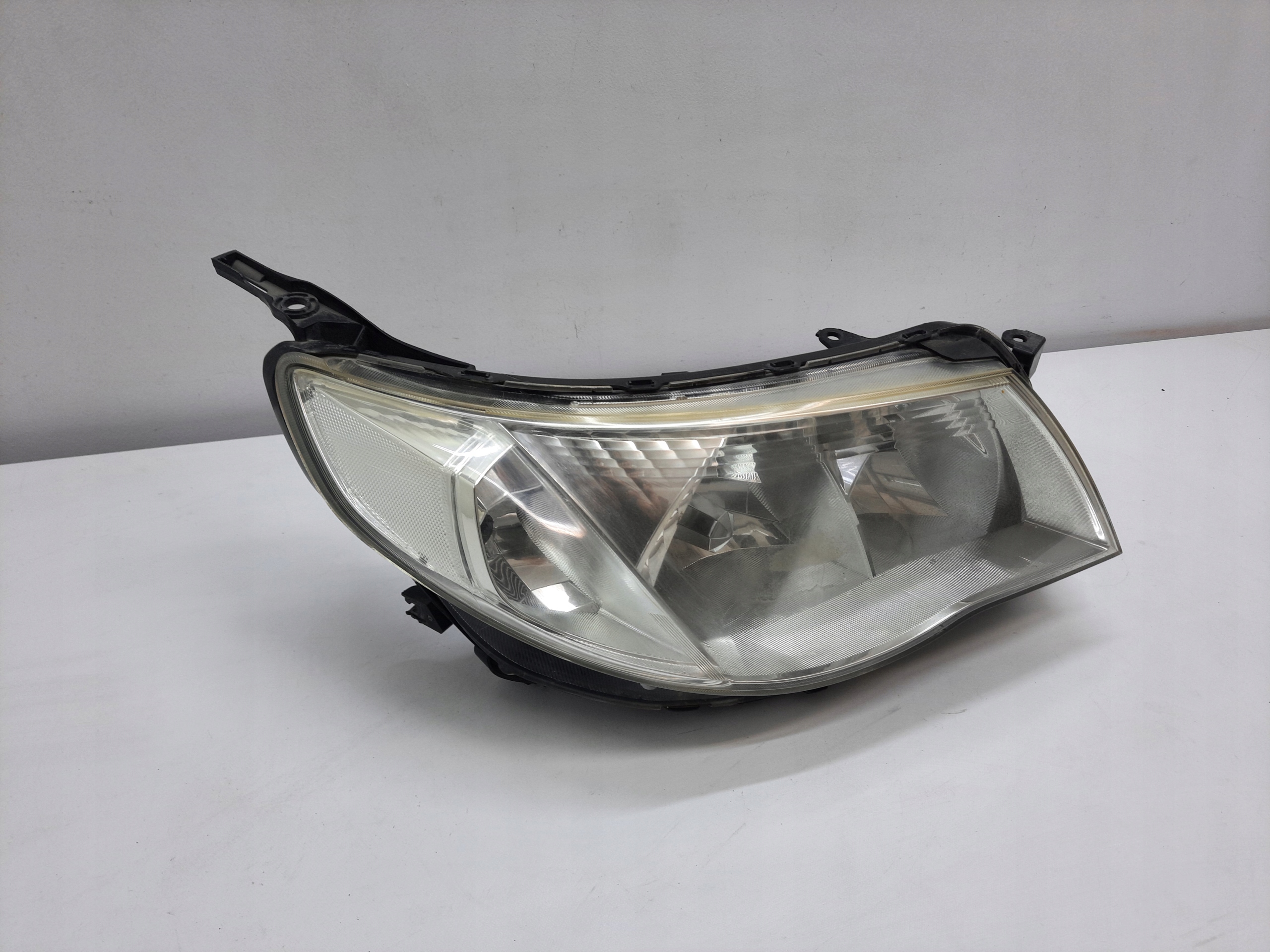 SUBARU FORESTER 3 III XENON 08-12 light REFLEKTOR right front original EU