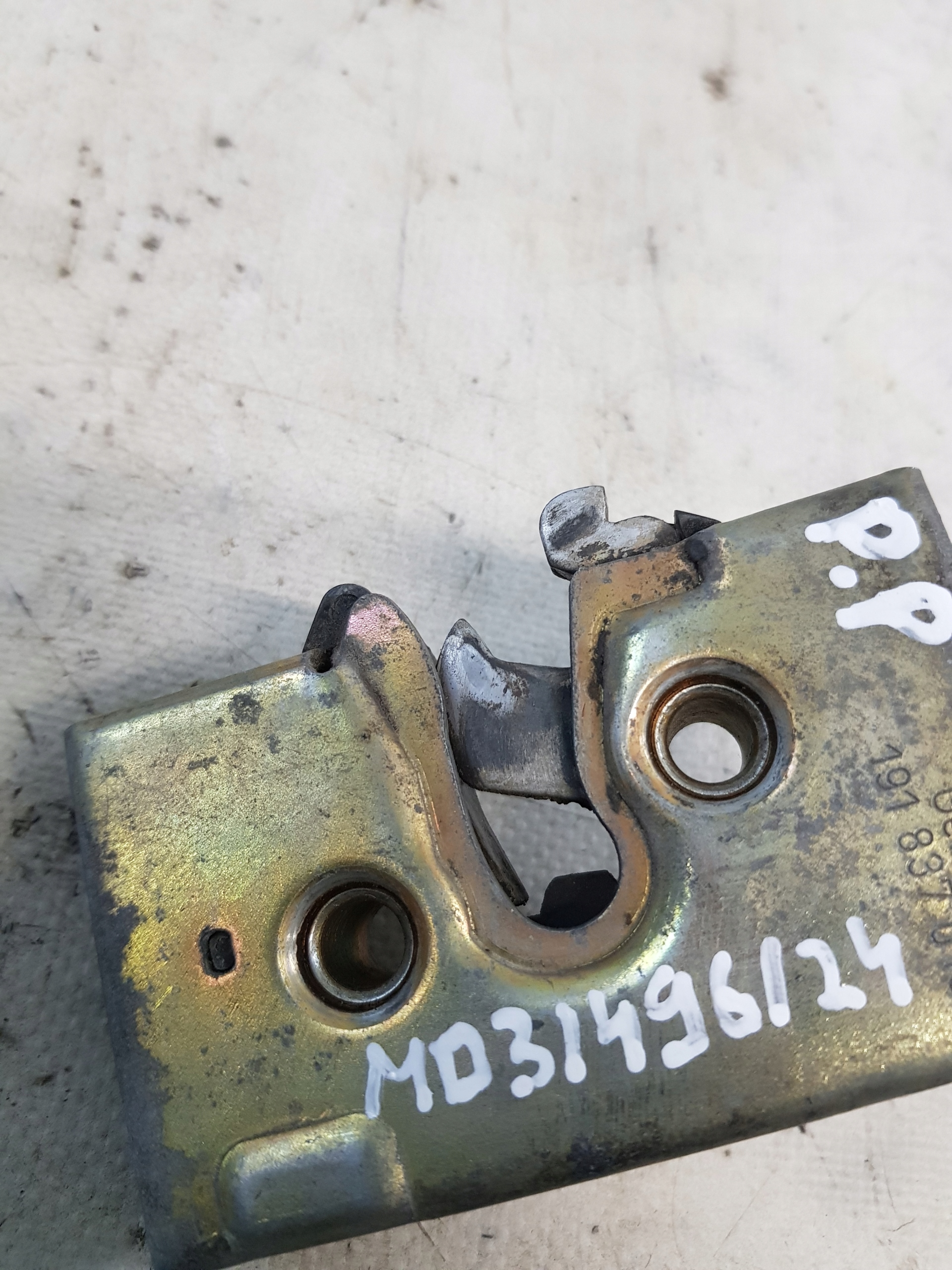 Volkswagen OE 191 837 016C lock door right front GOLF II
