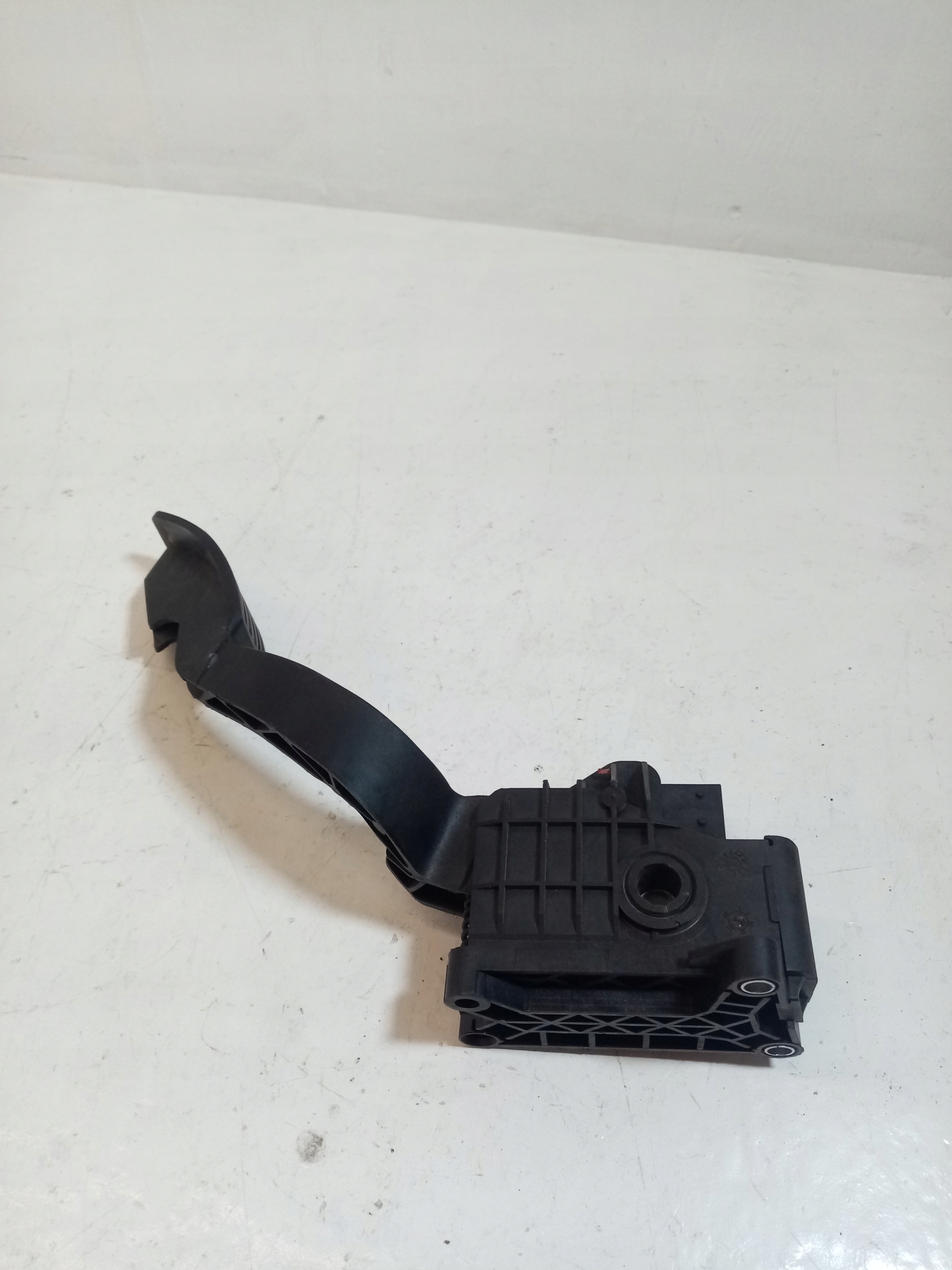 Gaspedal OPEL CORSA D 1.0 B