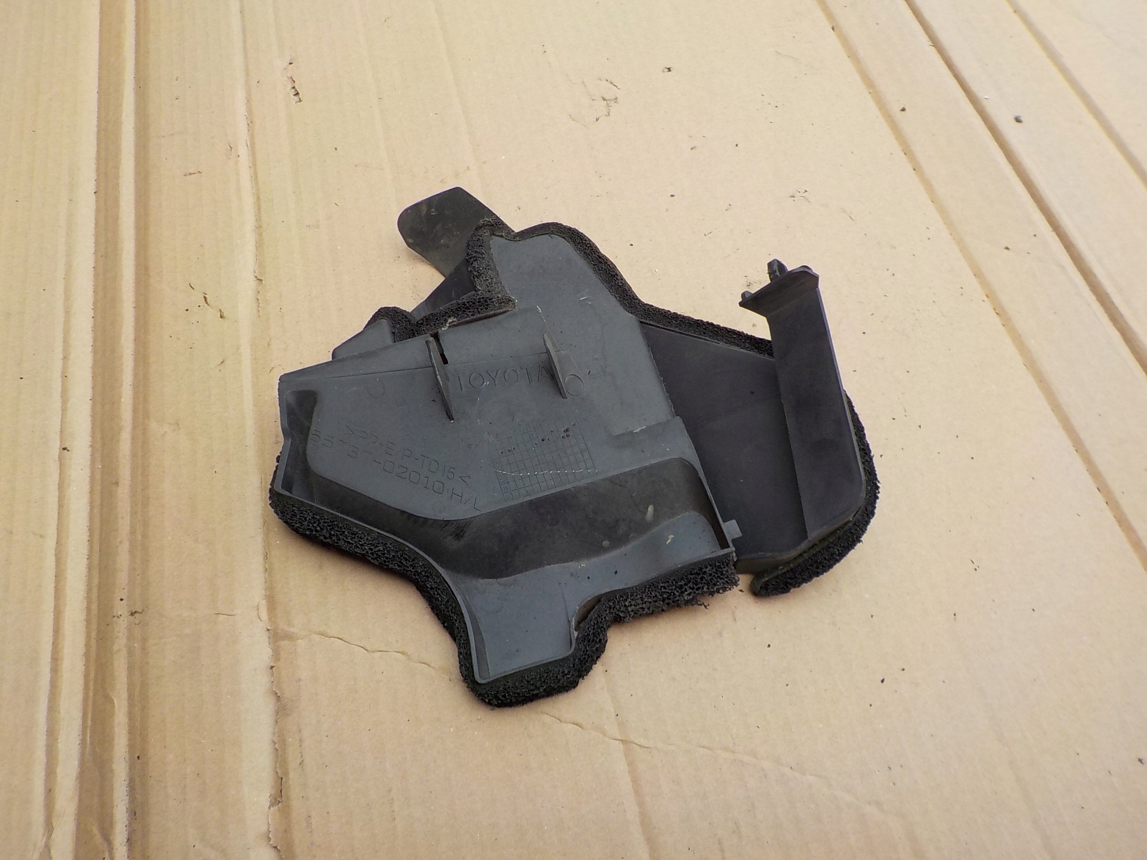 cover under the window toyota auris and E15 55737-02010