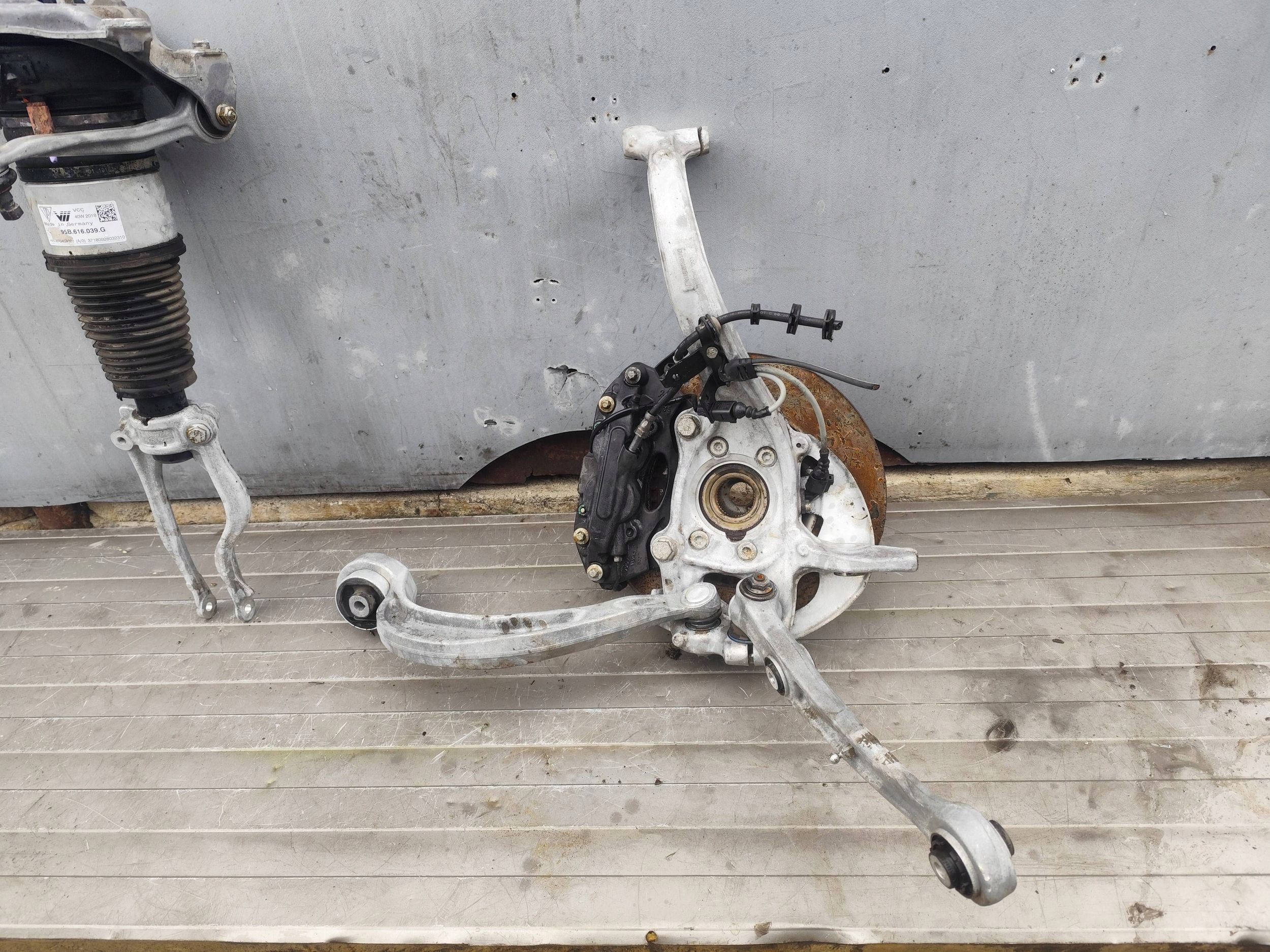 PORSCHE MACAN 95B LIFT swing shock absorber arm left 95B407253E