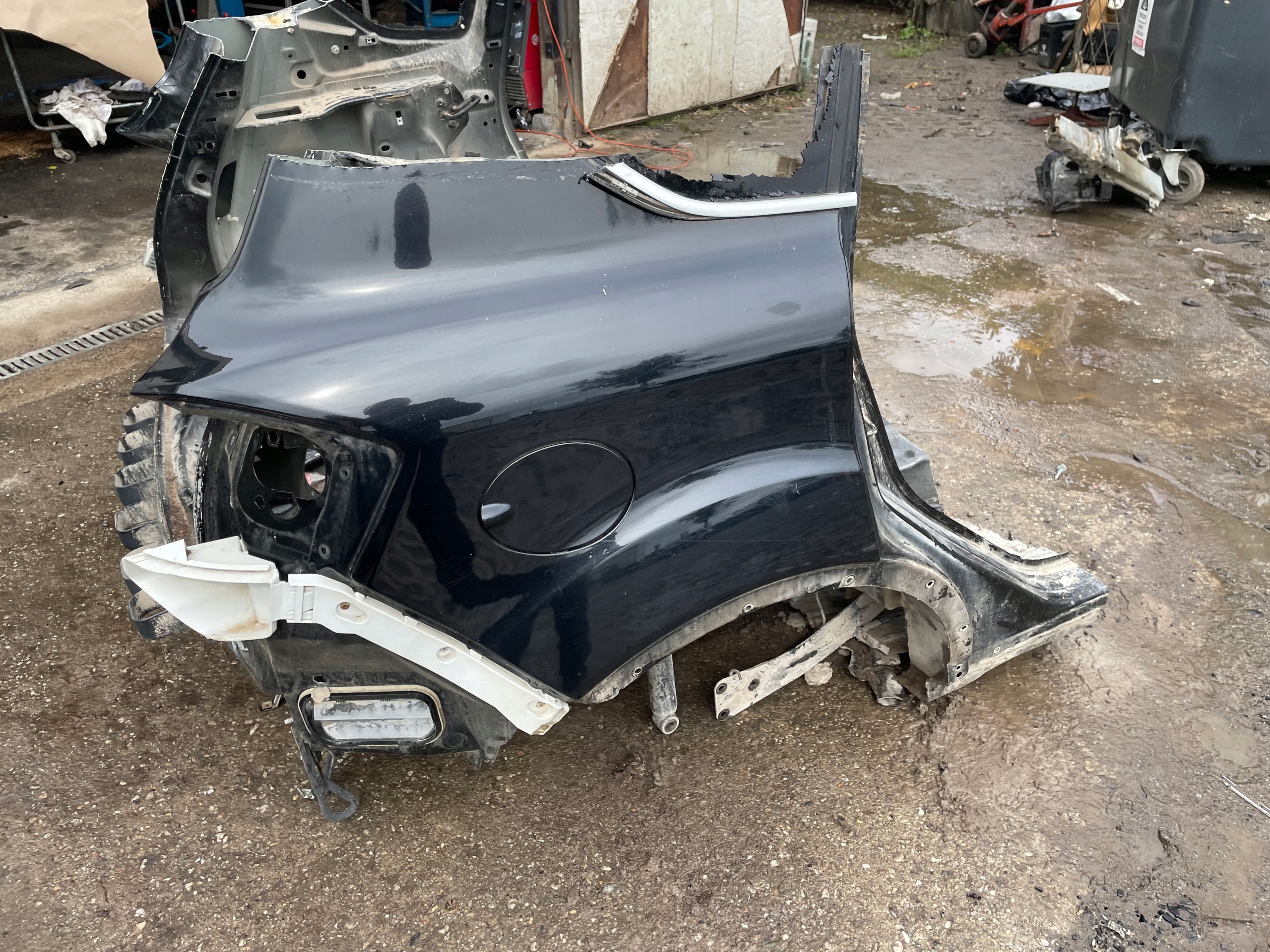 FORD KUGA MK1 TYLNA ŚCIANA PAS BŁOTNIKI