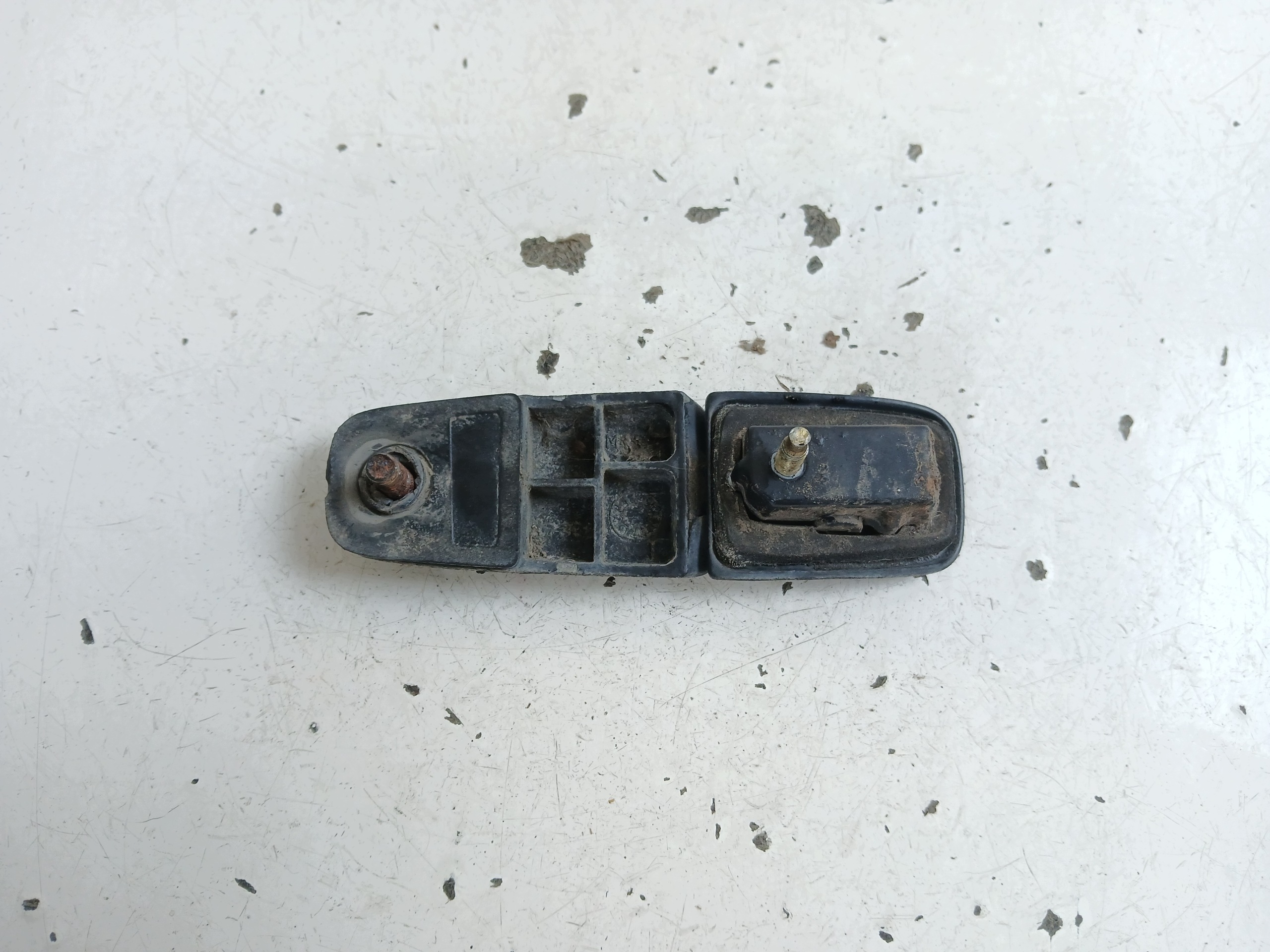 FORD MAVERICK II MAZDA TRIBUTE hinge windows right rear part