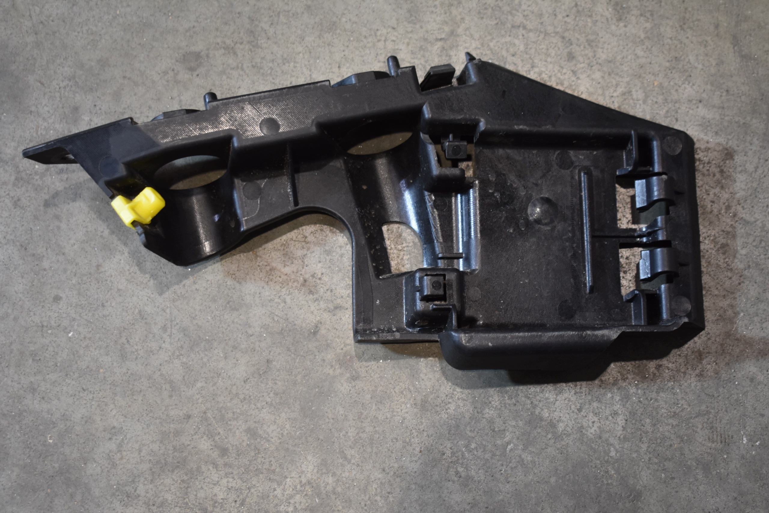 perfect condition support holder of a bumper front front right AUDI A5 B10 1