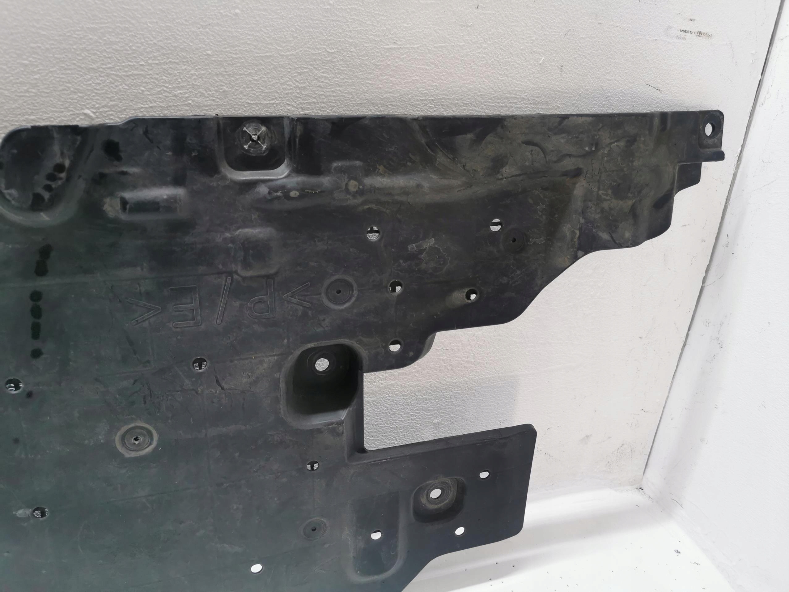 cover chassis left RENAULT SCENIC IV 748150937R
