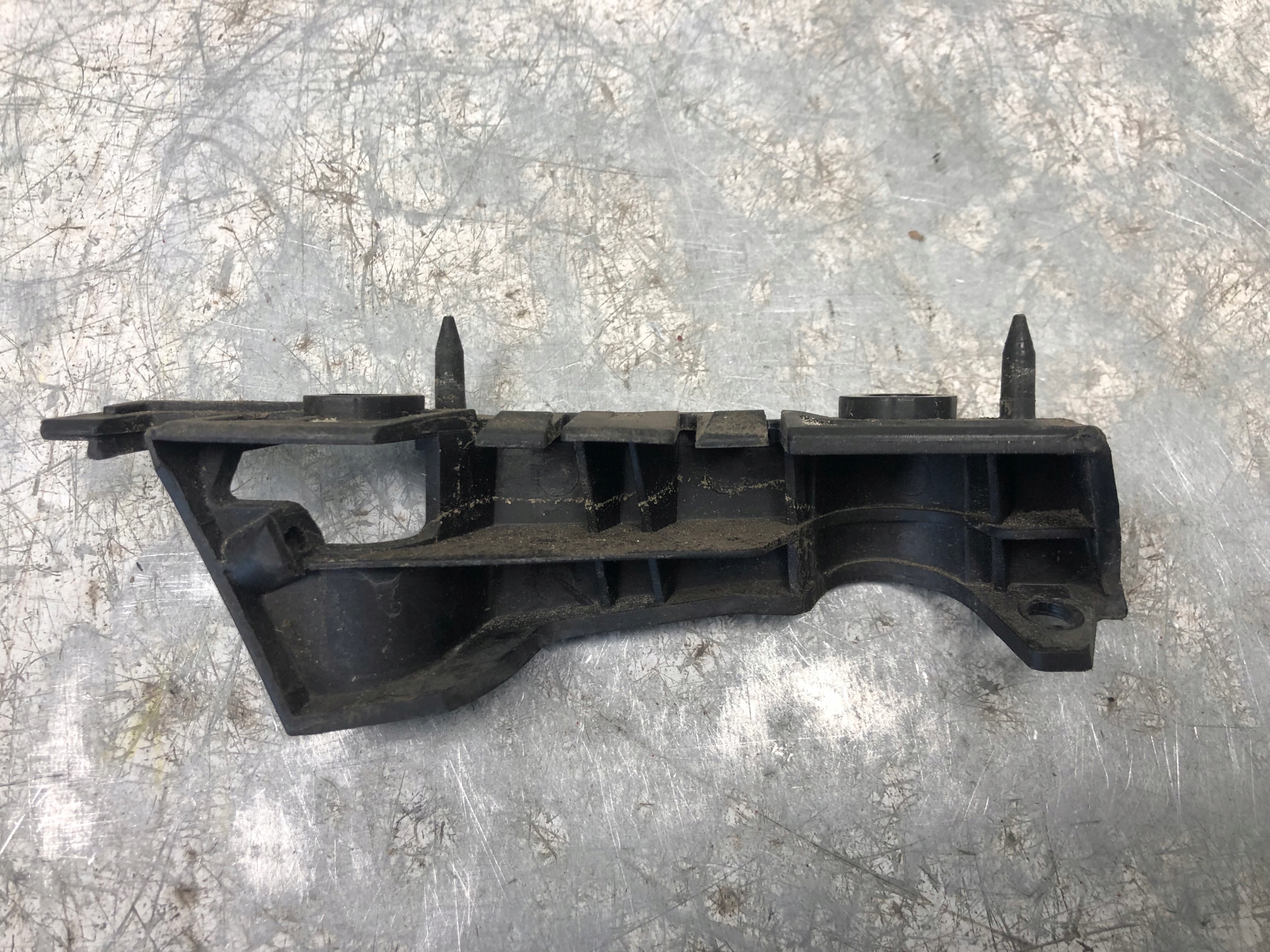 bumper bracket right front AUDI A4 B8 8K0807284