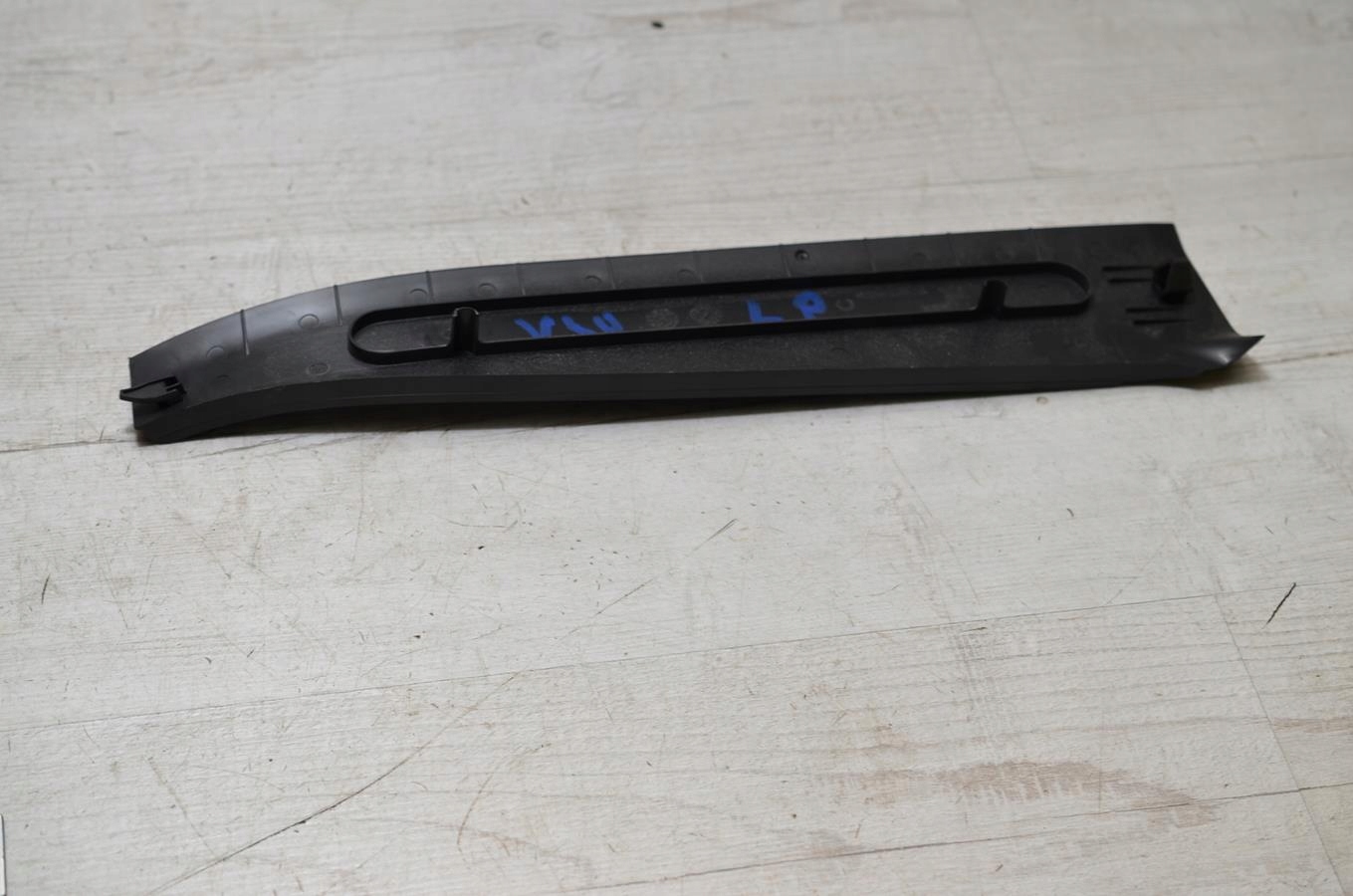 spoiler of the dashboard left 2.0D Volvo V40 II lift