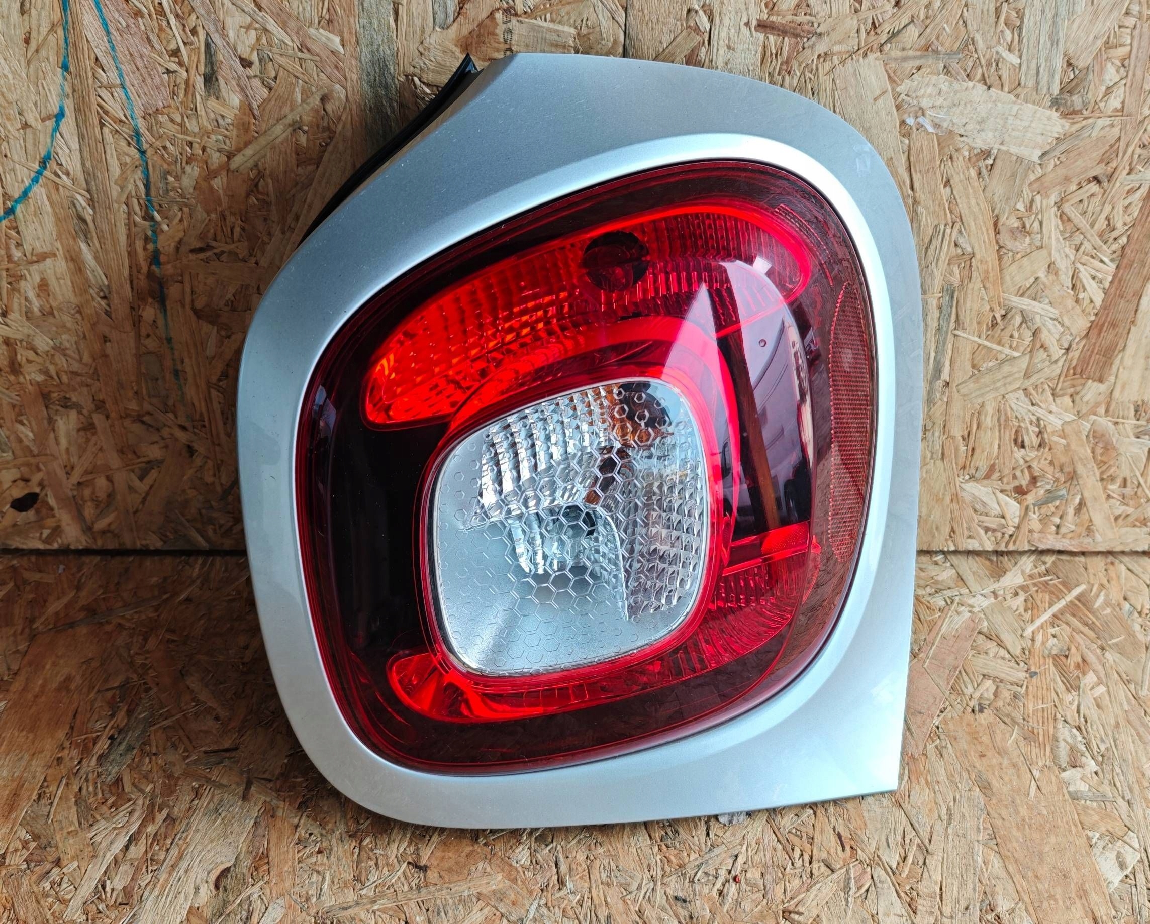 light rear rear part side right Smart ForFour II W453 265502707R