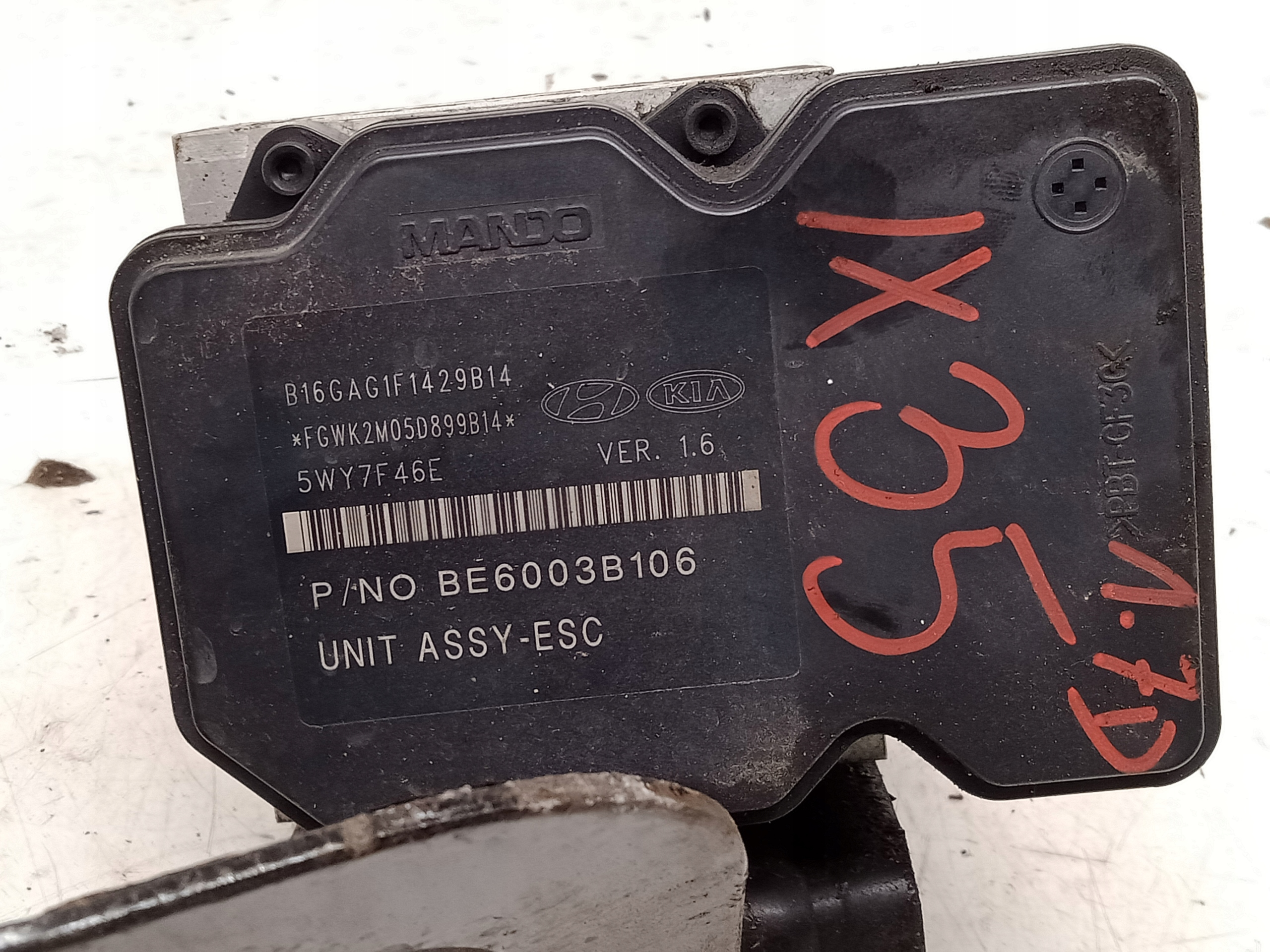 HYUNDAI IX35 Pompa ABS 58920-2Y350 5WY7F46E 2013R