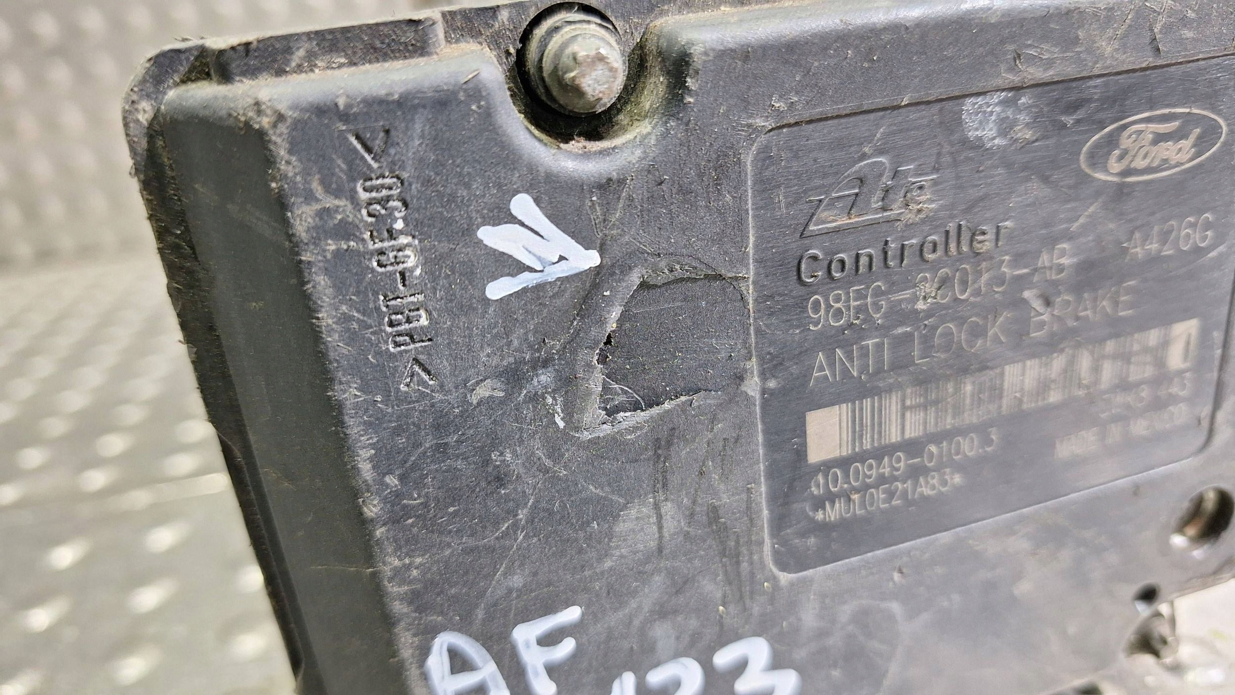 pump control unit ABS 98FB-2M110-AB 98FG-2C013-AB FORD ESCORT MK7 PUMA MK1