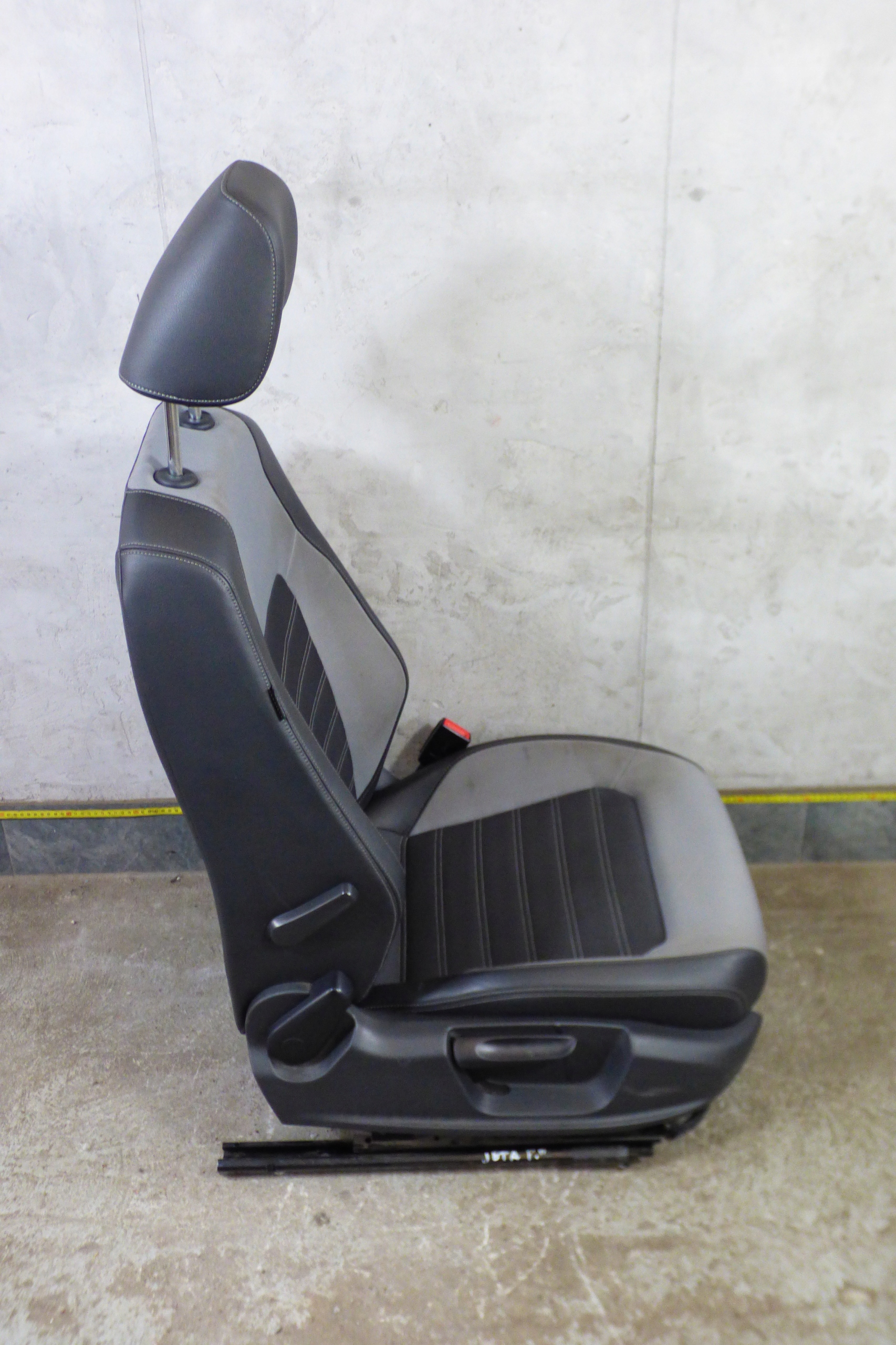 кресло кожзам левая правая водители пассажира европа vw JETTA 6 VI 5C