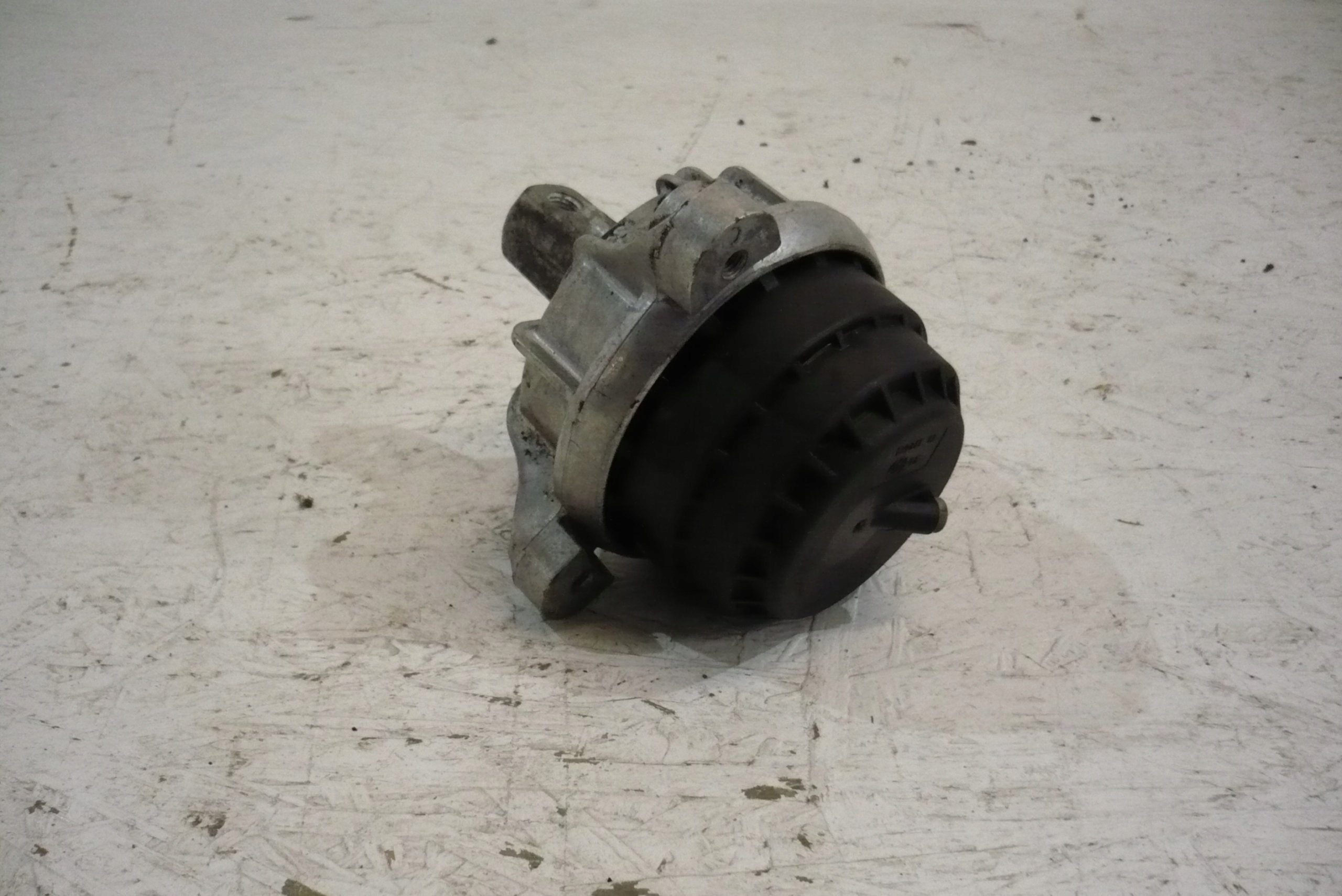 BMW 5 F10 F11 engine mount right
