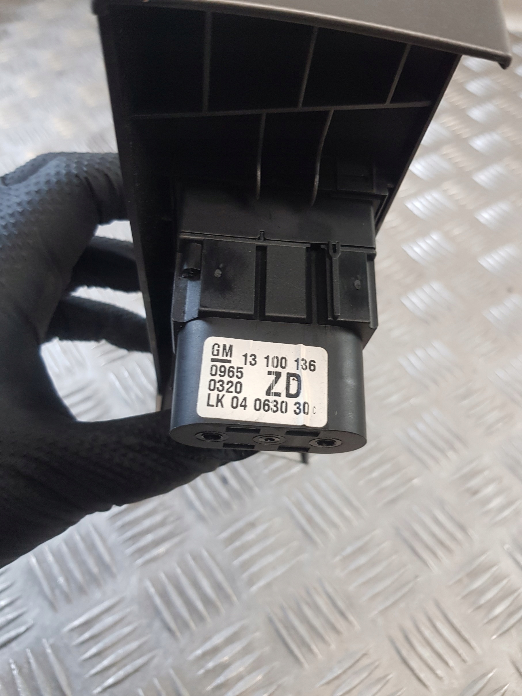 switch light switch 13100136ZD OPEL ASTRA H 05R
