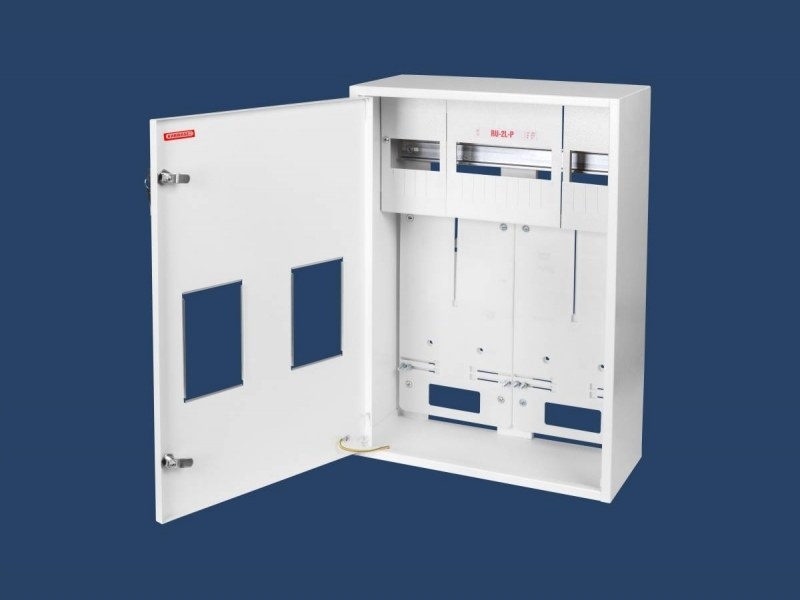 Univerzální rozvaděč RU-2L-P Z O/e pultový 2x3F místo pro 18 zabezp