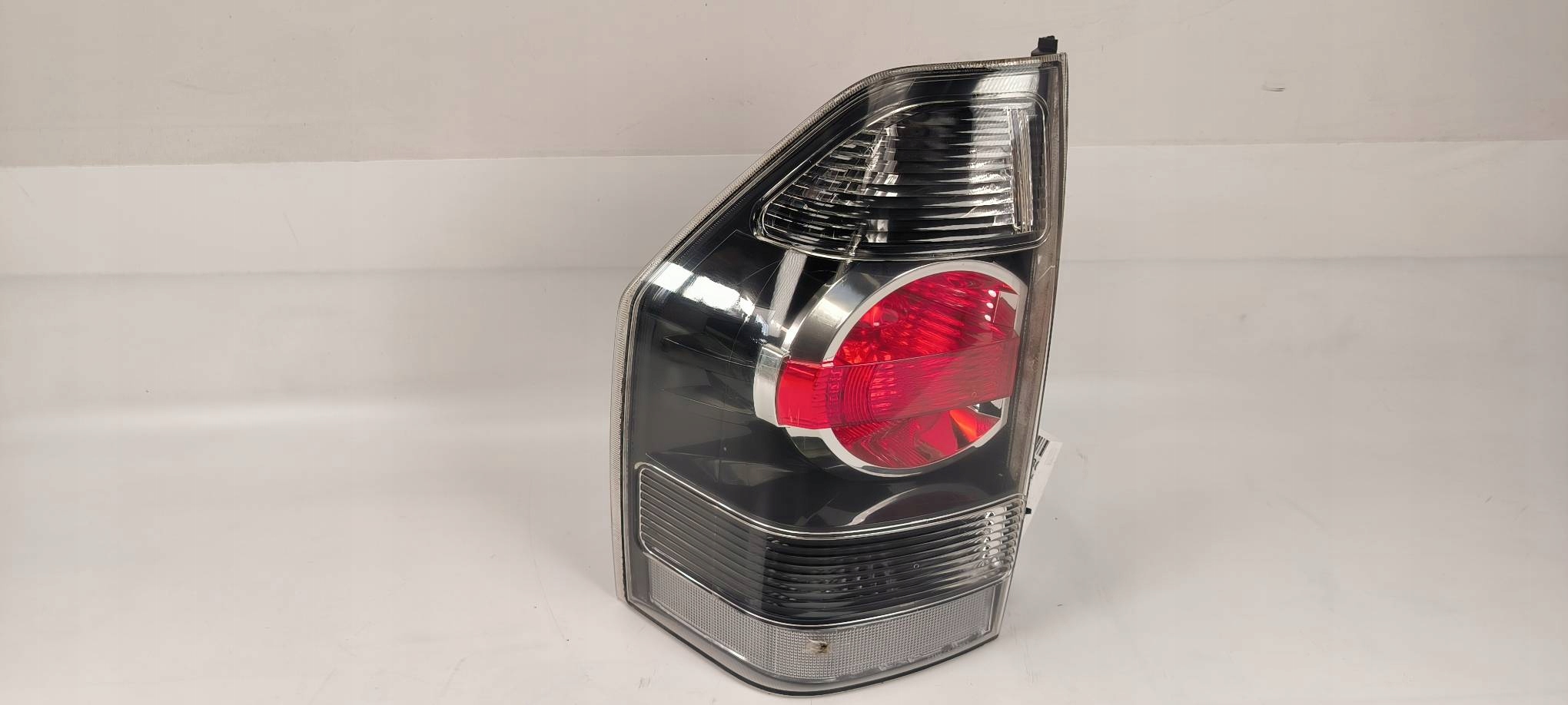 light left rear part MITSHUBISHI PAJERO IV