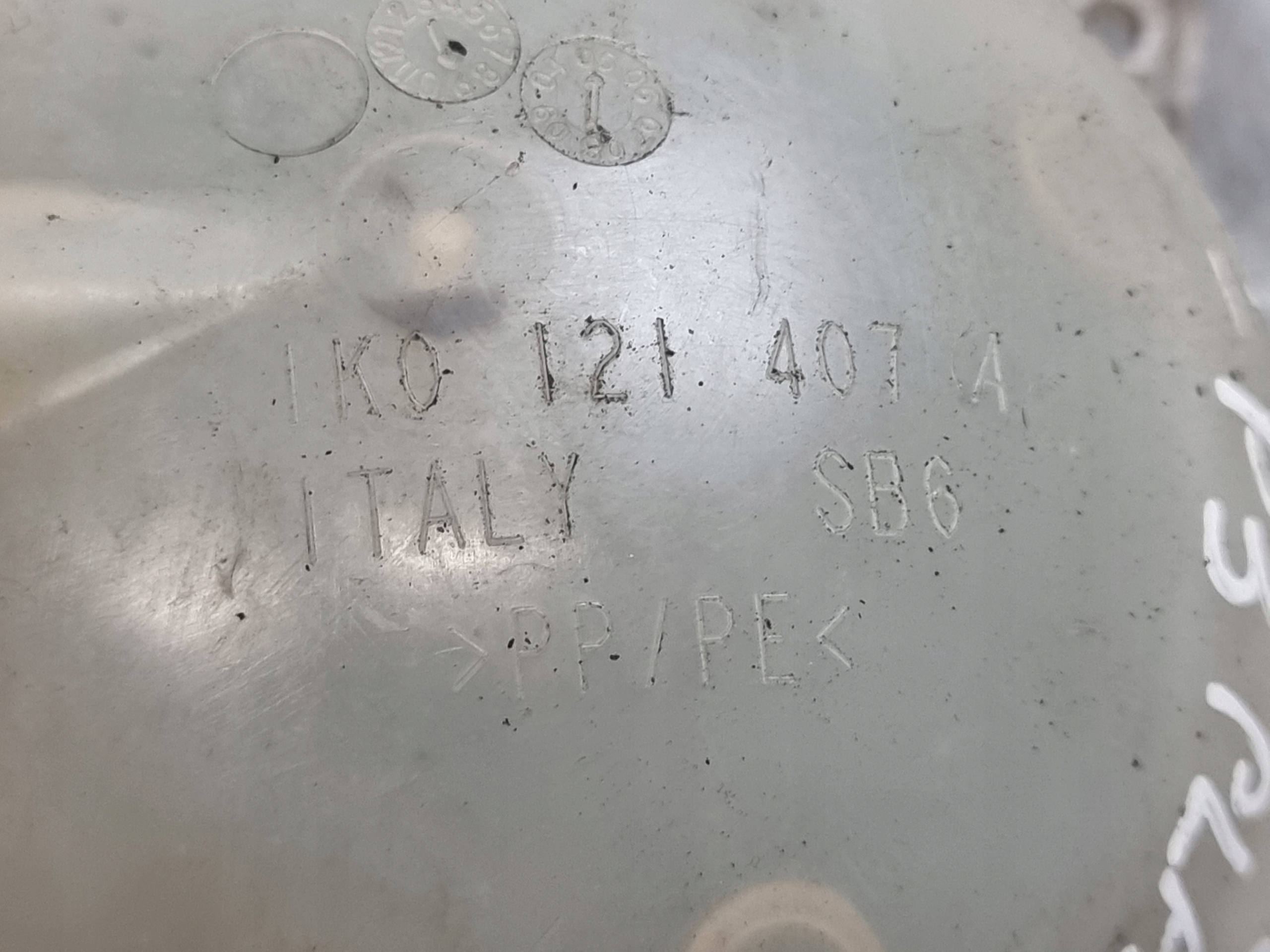 Scheibenwaschbehälter OE 1K0121407A AUDI A3 8P 1.6 FSI 05r