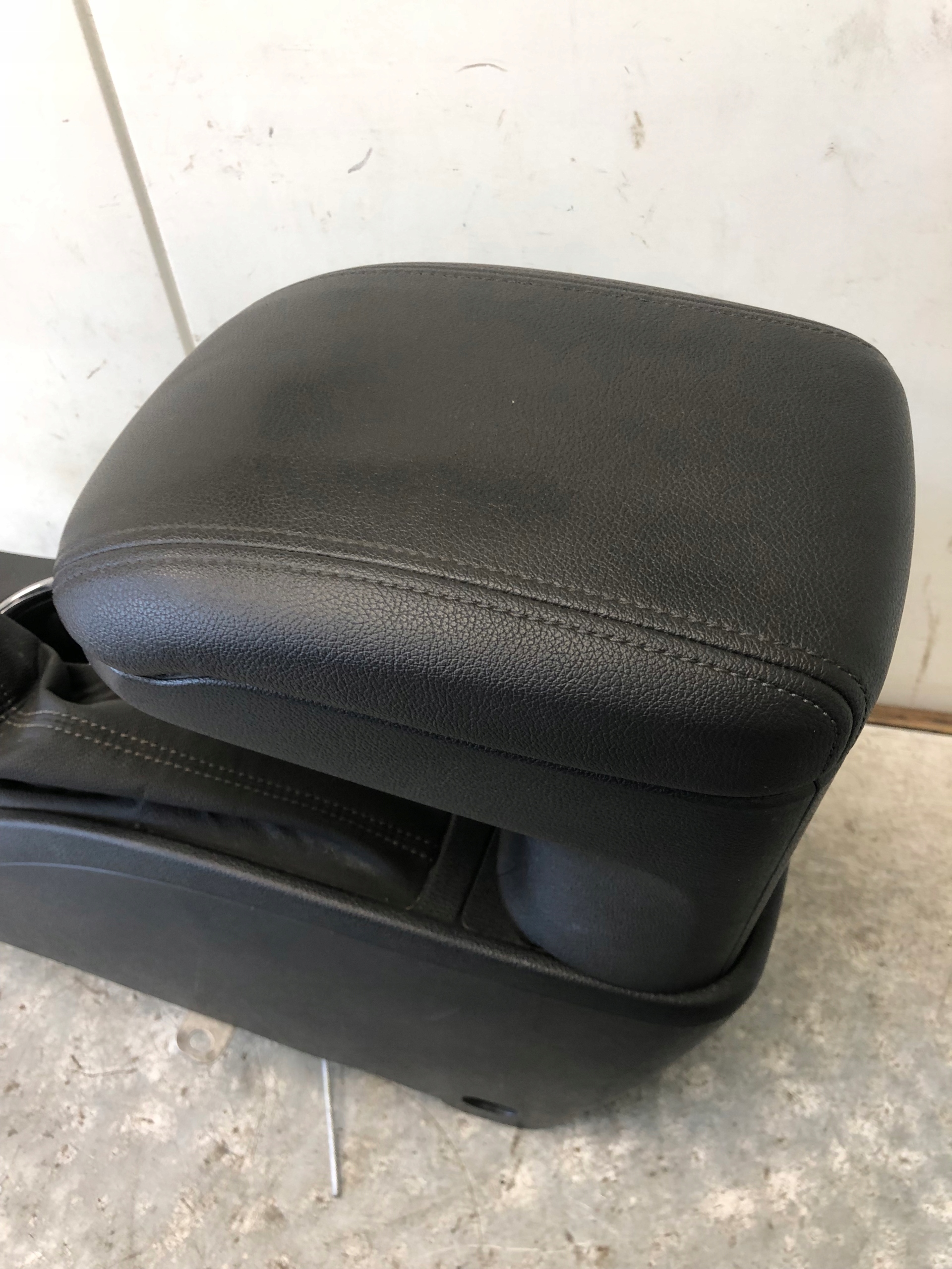 TUNEL central armrest electric OPEL ZAFIRA C 30615582