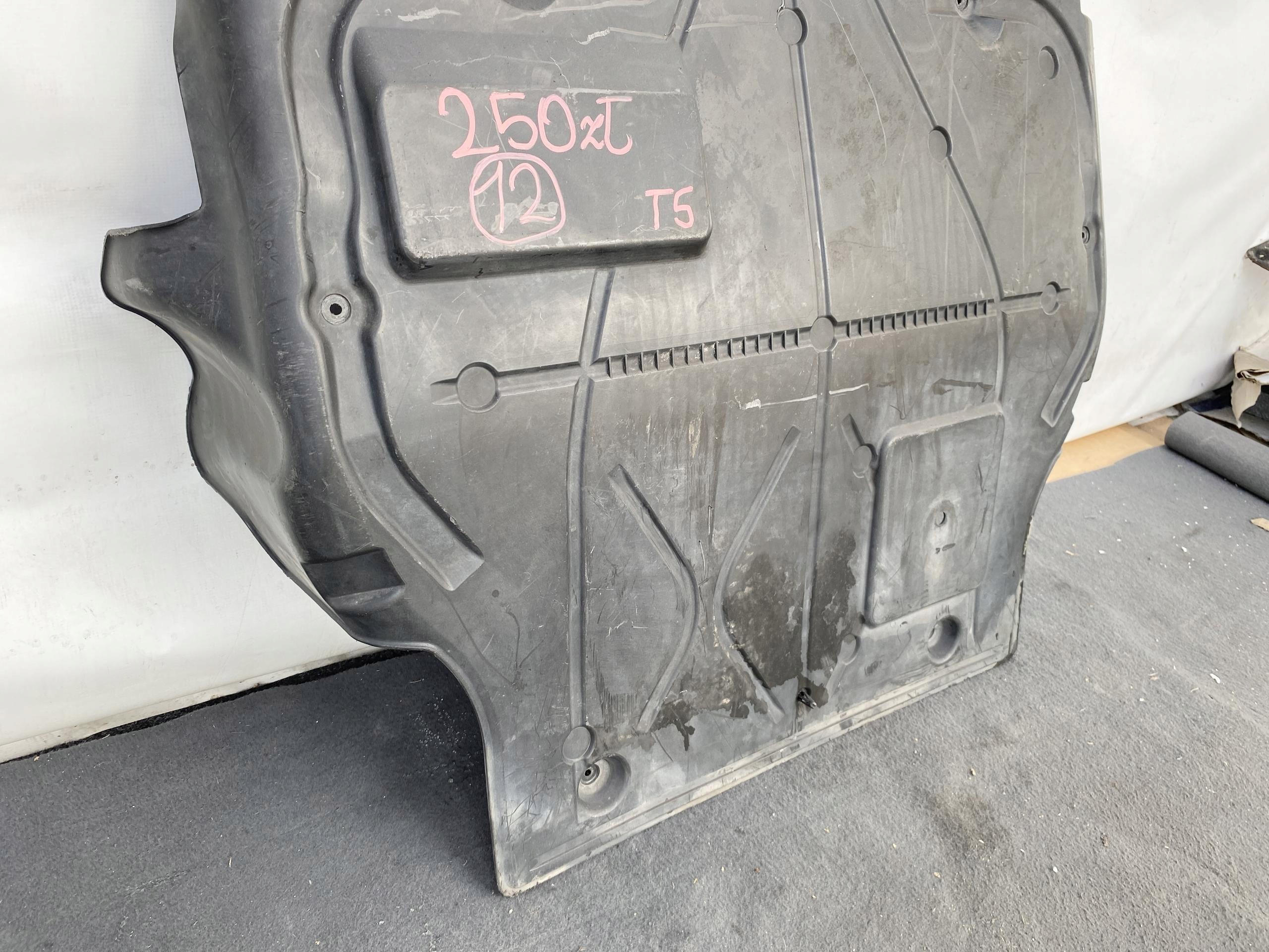 VW TRANSPORTER MULTIVAN T5 03- cover lower of the engine 7E0805685 originál