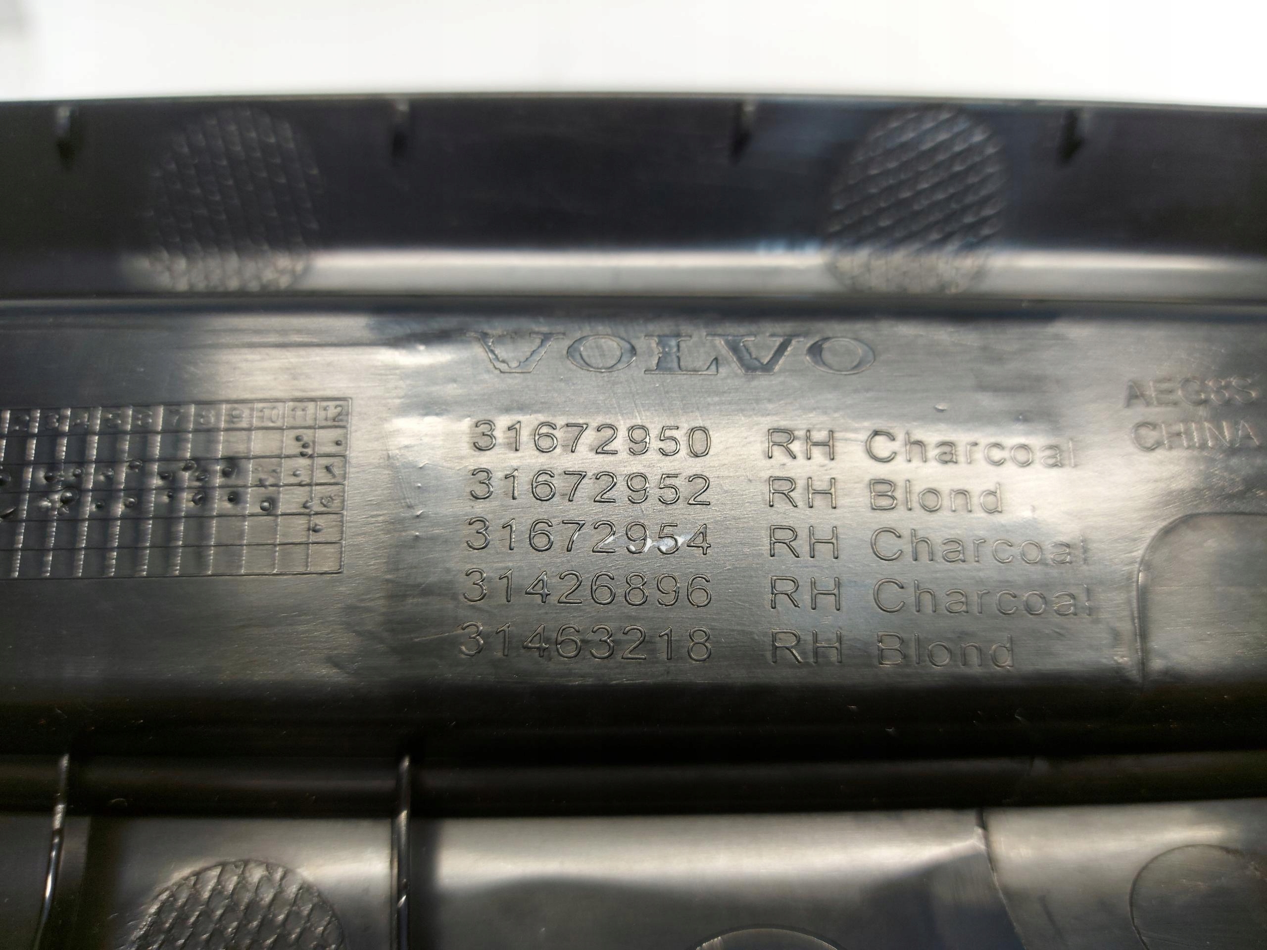 VOLVO XC60 II moulding threshold right R-design 31672950