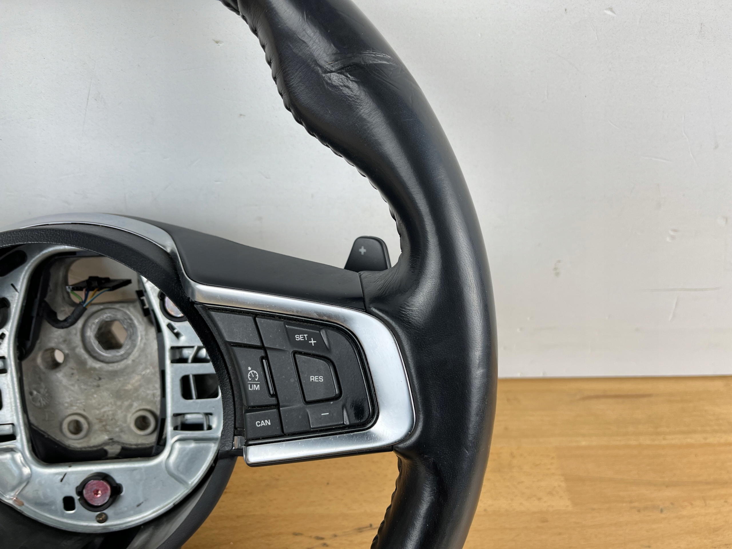 steering wheel, leather MULTIFUNKCJA R-DYNAMIC with shifting JAGUAR E-PACE J9C3-3F56-RB