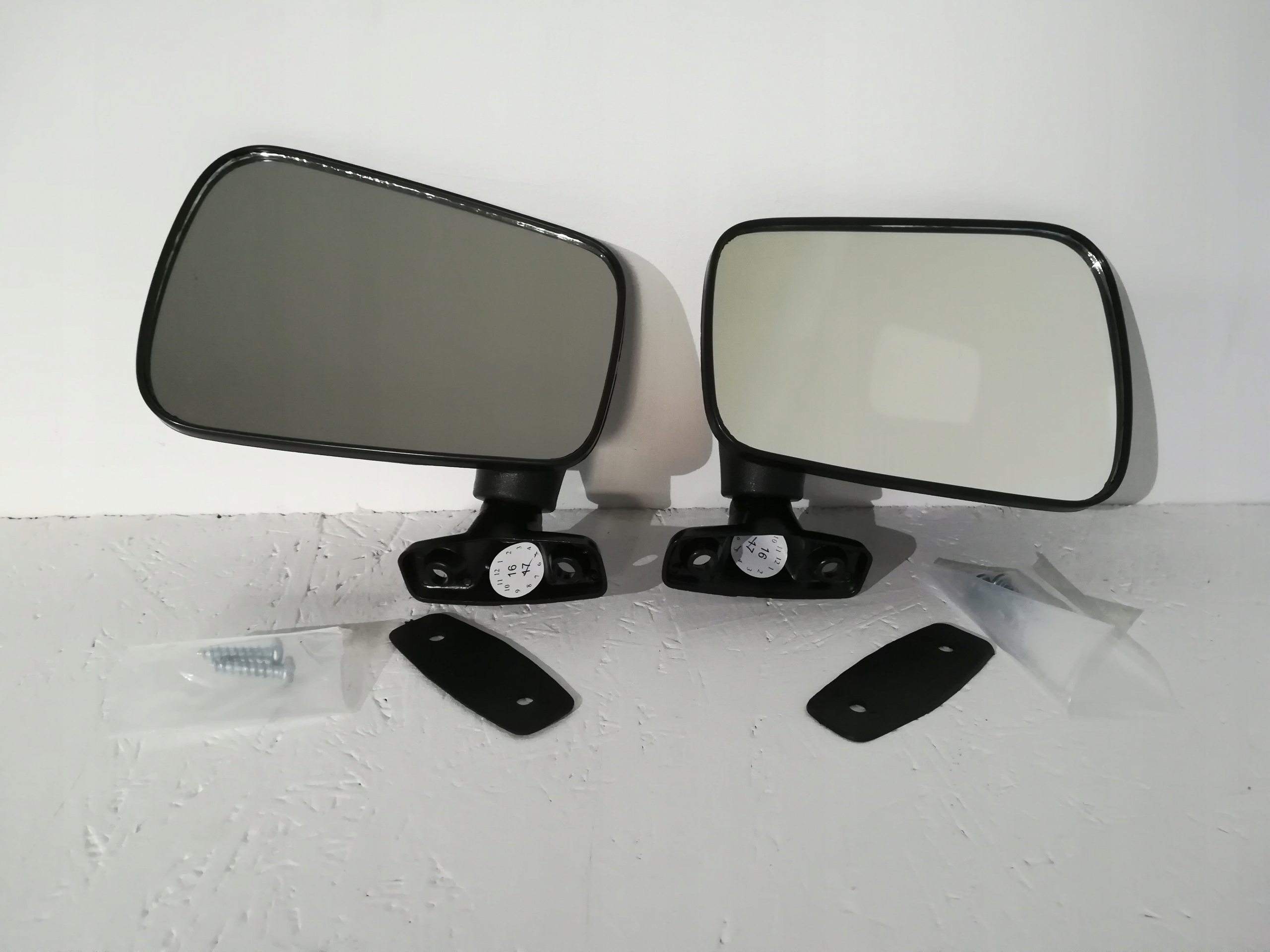 VW GOLF I 1 MK1 CADDY SCIROCCO LUSTERKO ZEWNĘTRZNE Producent części Blic