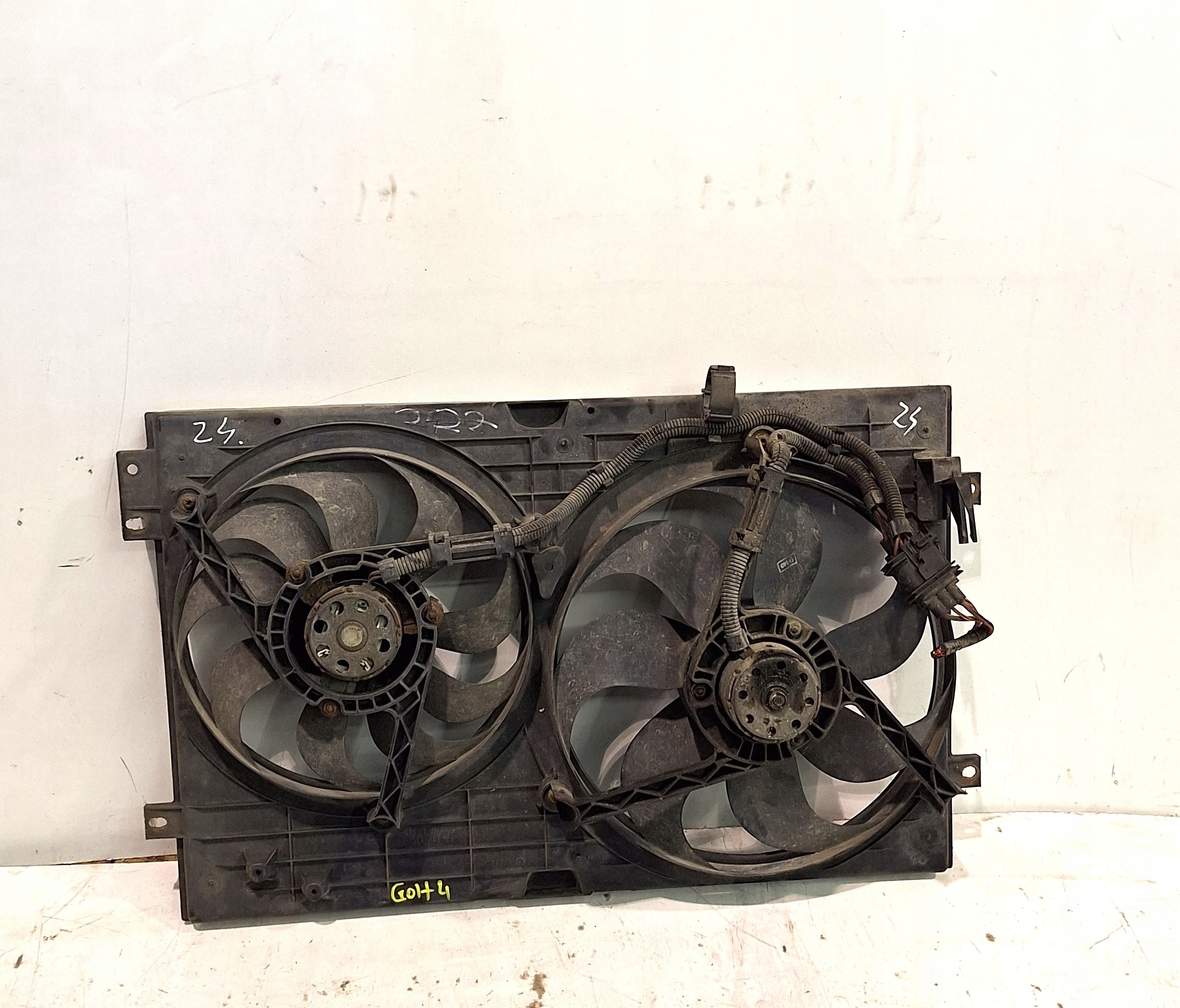 WENTYLATOR CHŁODNICY VOLKSWAGEN GOLF IV 1J0121207M