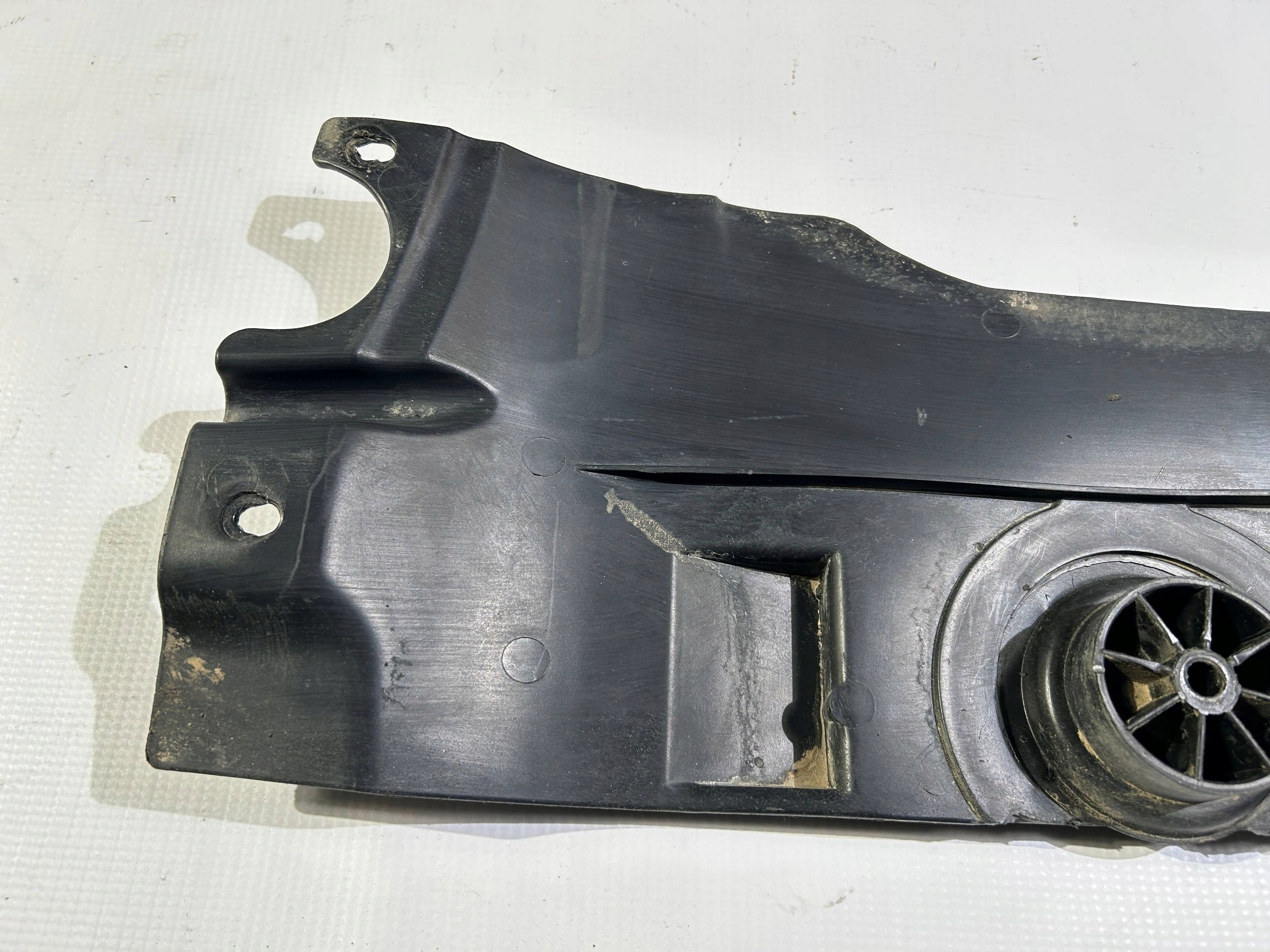 cover side lower chassis cover left Dodge Challenger 2008