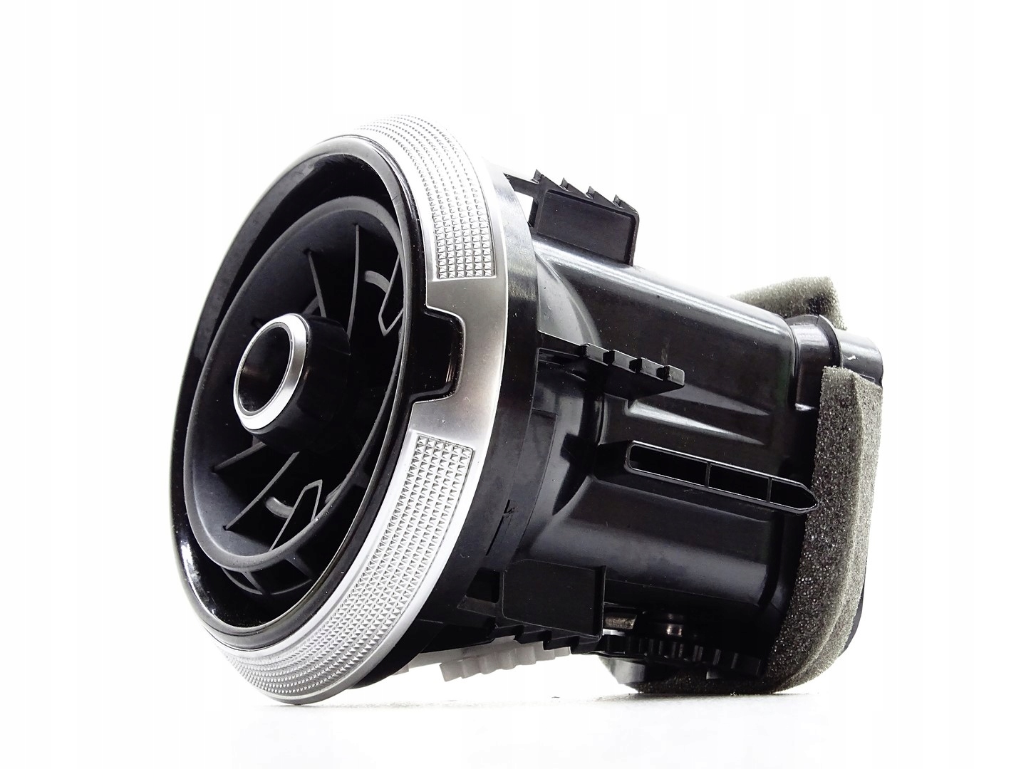 grid air conditioning devices of the dashboard consoles front front AUDI A3 8V 81A820901B