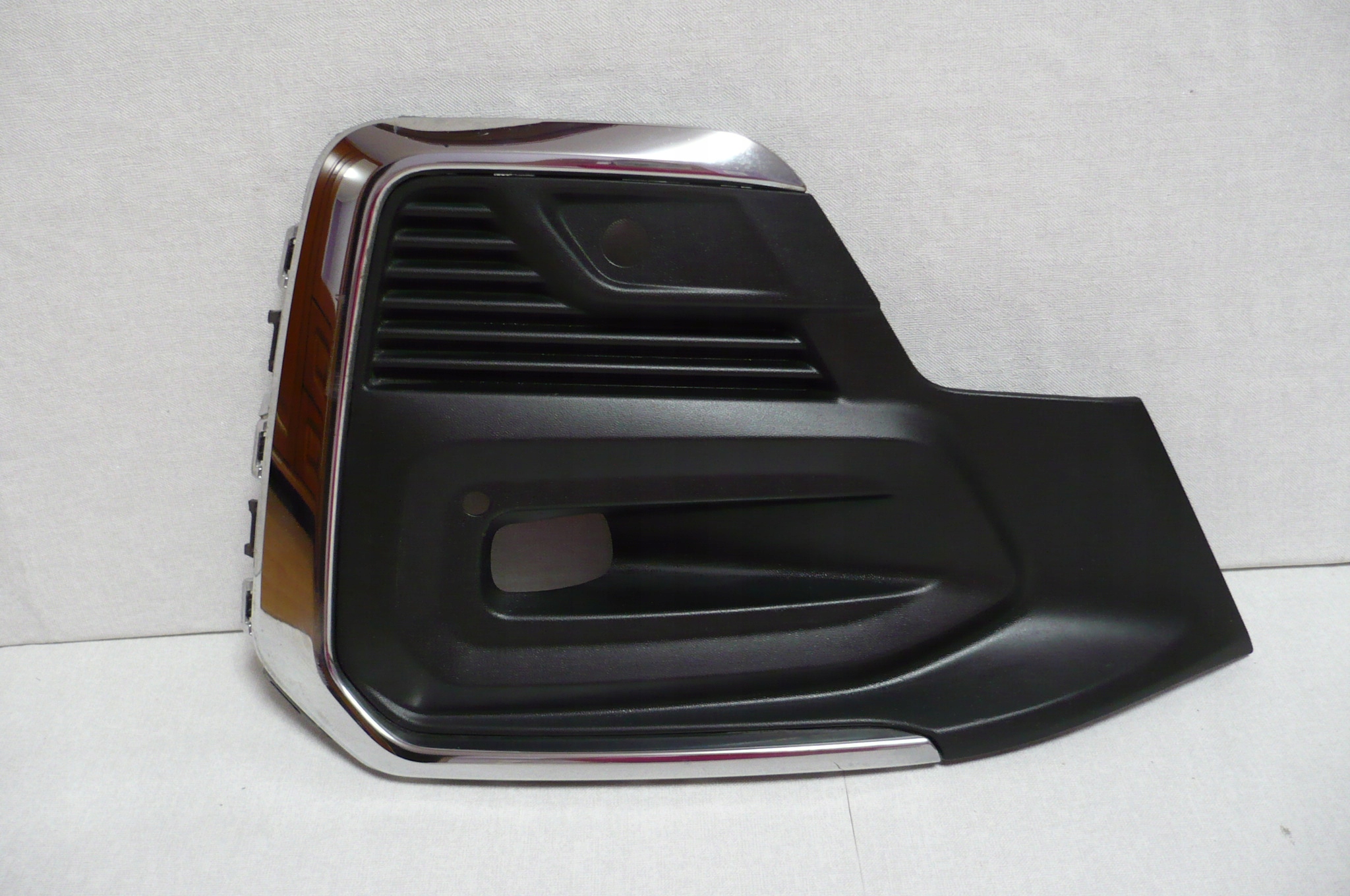 FORD TOURNEO CONNECT III grid of a bumper right front 22->