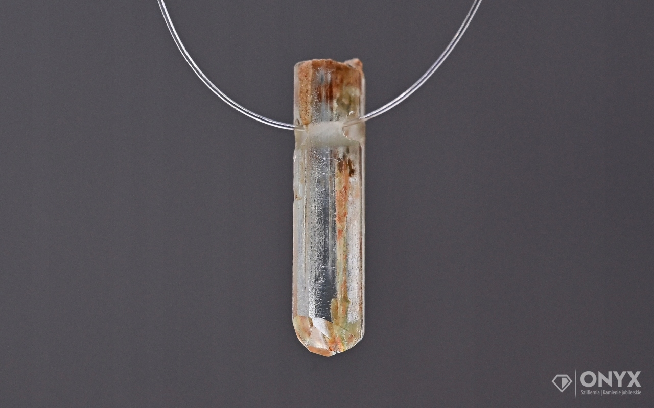 Akvamarín provrtaný přírodní křišťál 14,5x3,5