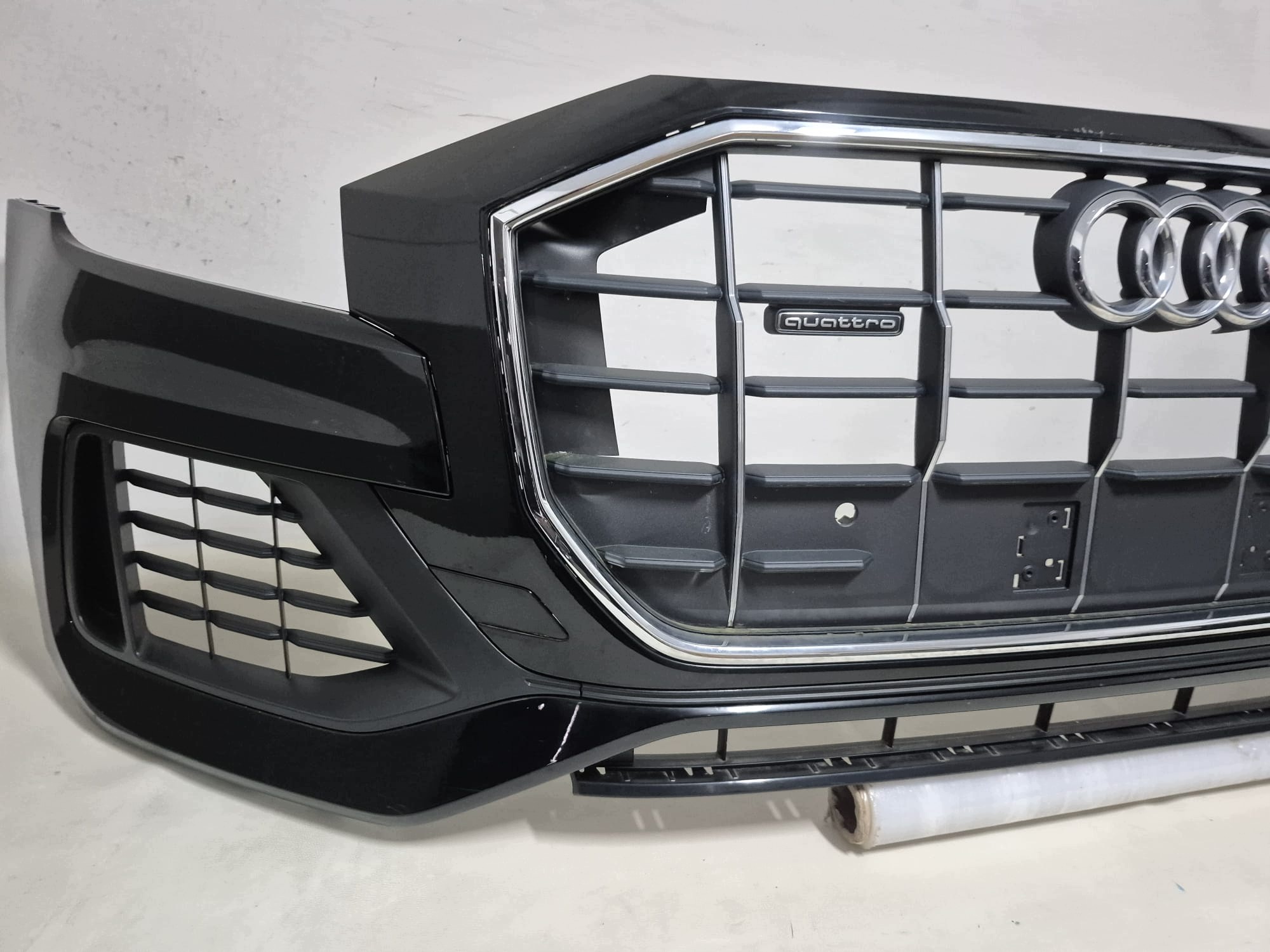 AUDI Q8 4M8 ZWYKLY 18- bumper front front grill grid PDC 4M8807437A