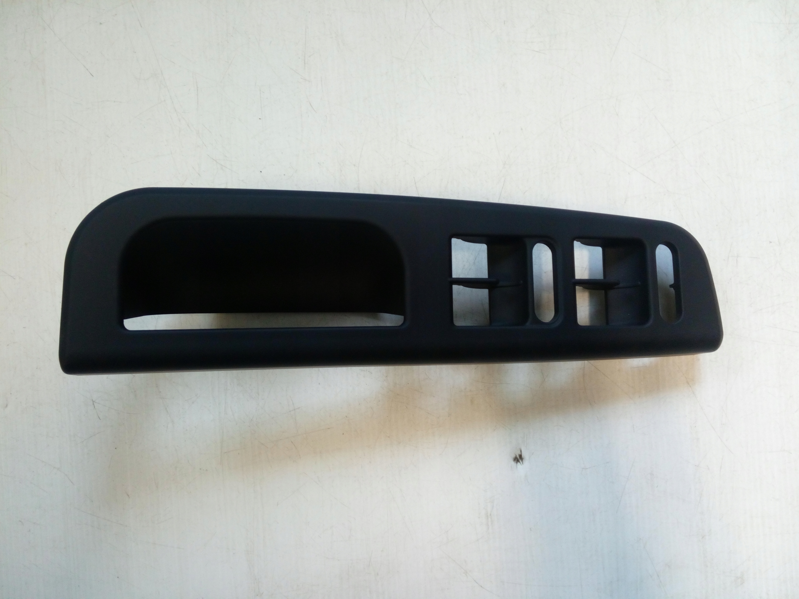 3B1867717E - Обшивка рами VW PASSAT B5 нова оригінальна.*