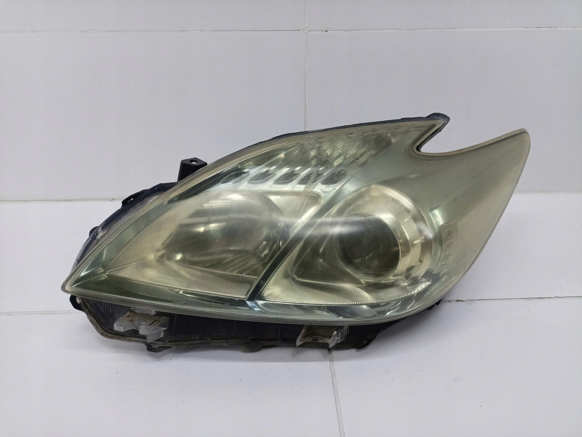 light front Toyota Prius 3 XW30 ZVW30 2011