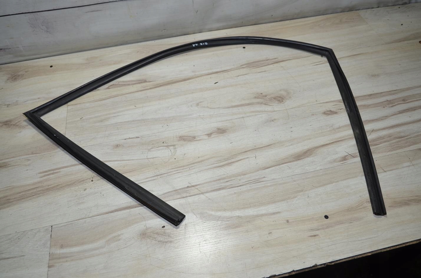 11969955516 - Ущільнювач скла двері правий передній Kia Rio III 2013