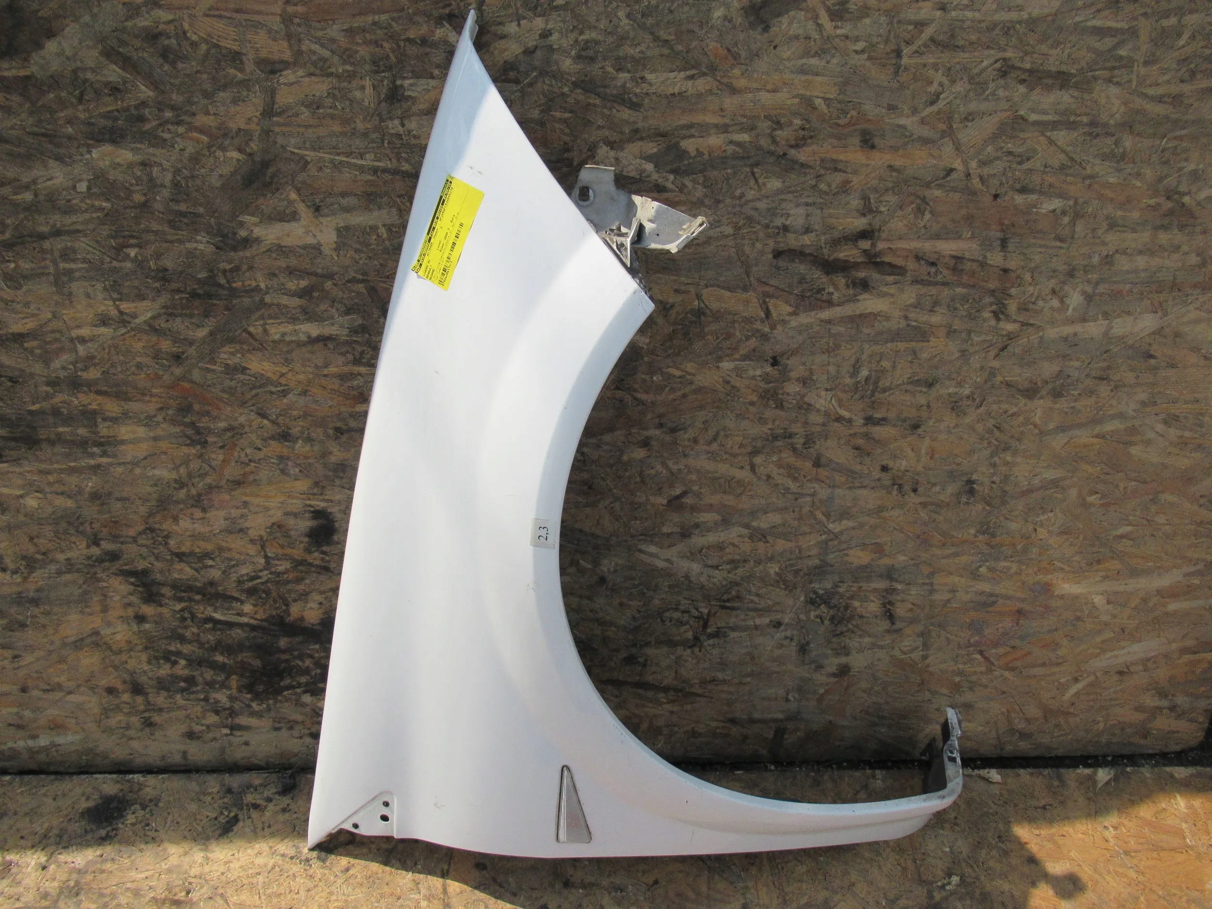 AVN4893 - Переднее правое крыло Renault Megane II