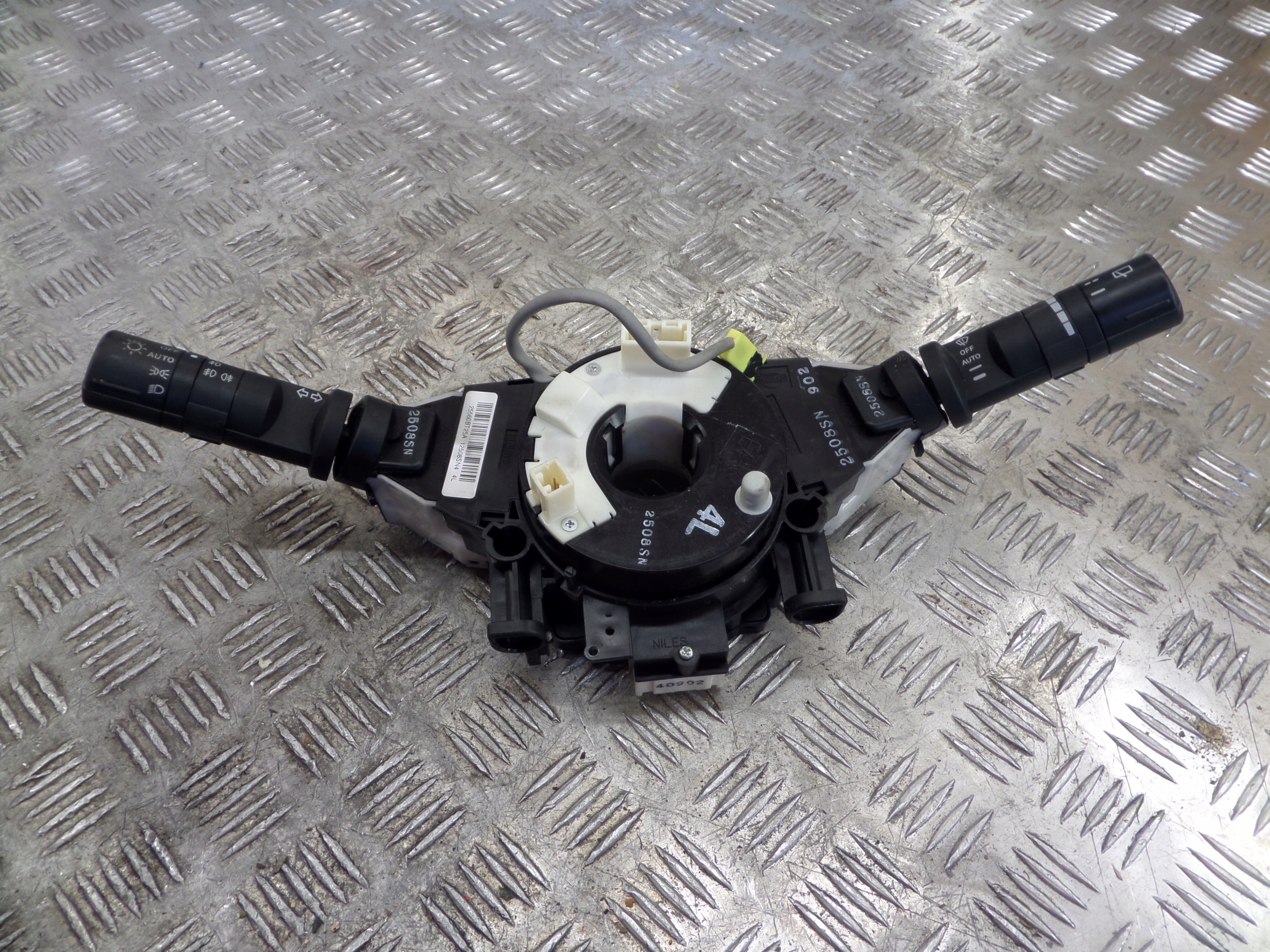 Nissan Qashqai steering wheel levers and controls ring airbag