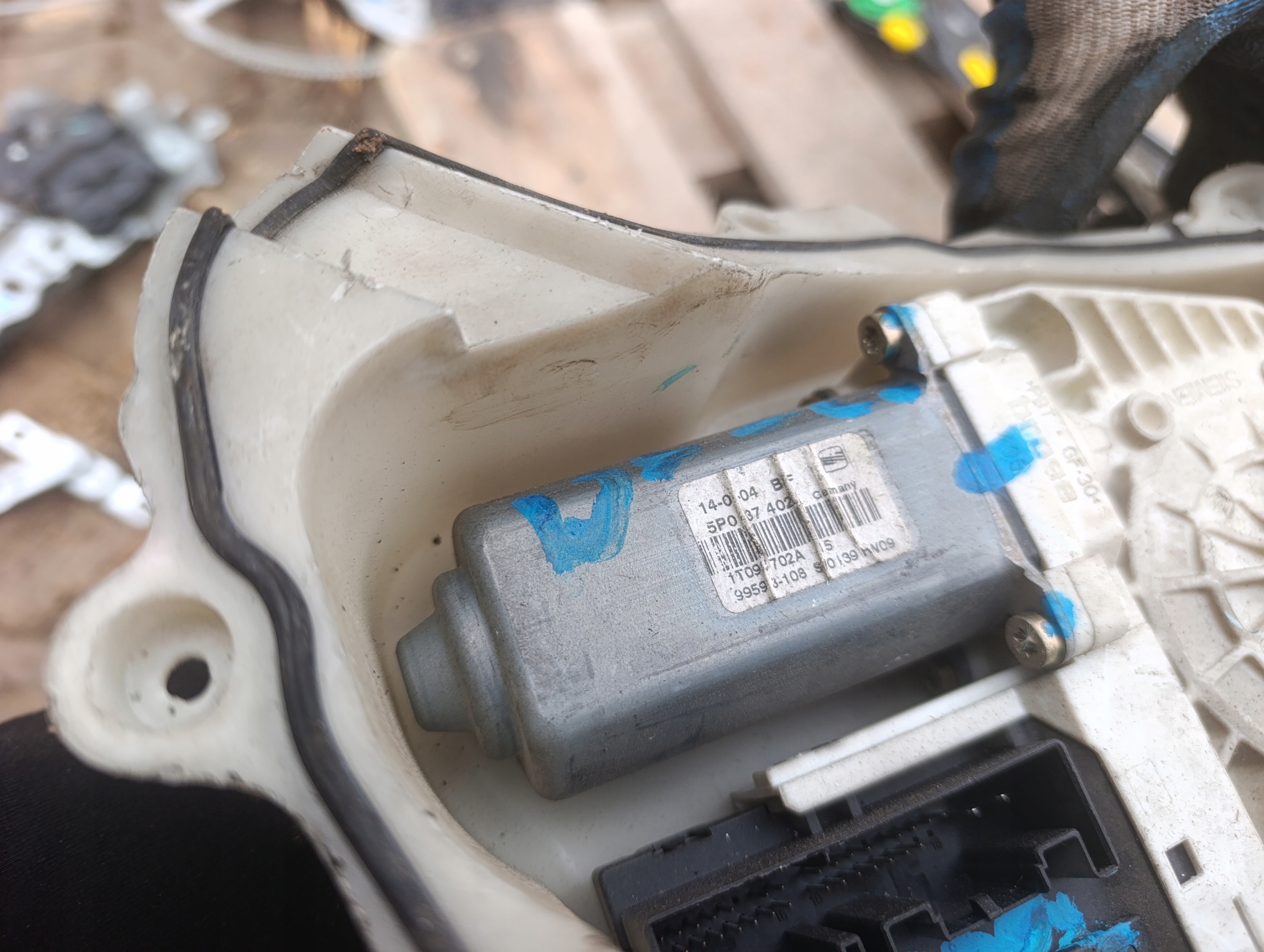 window regulator mechanism right front SEAT TOLEDO III 5P0837402A