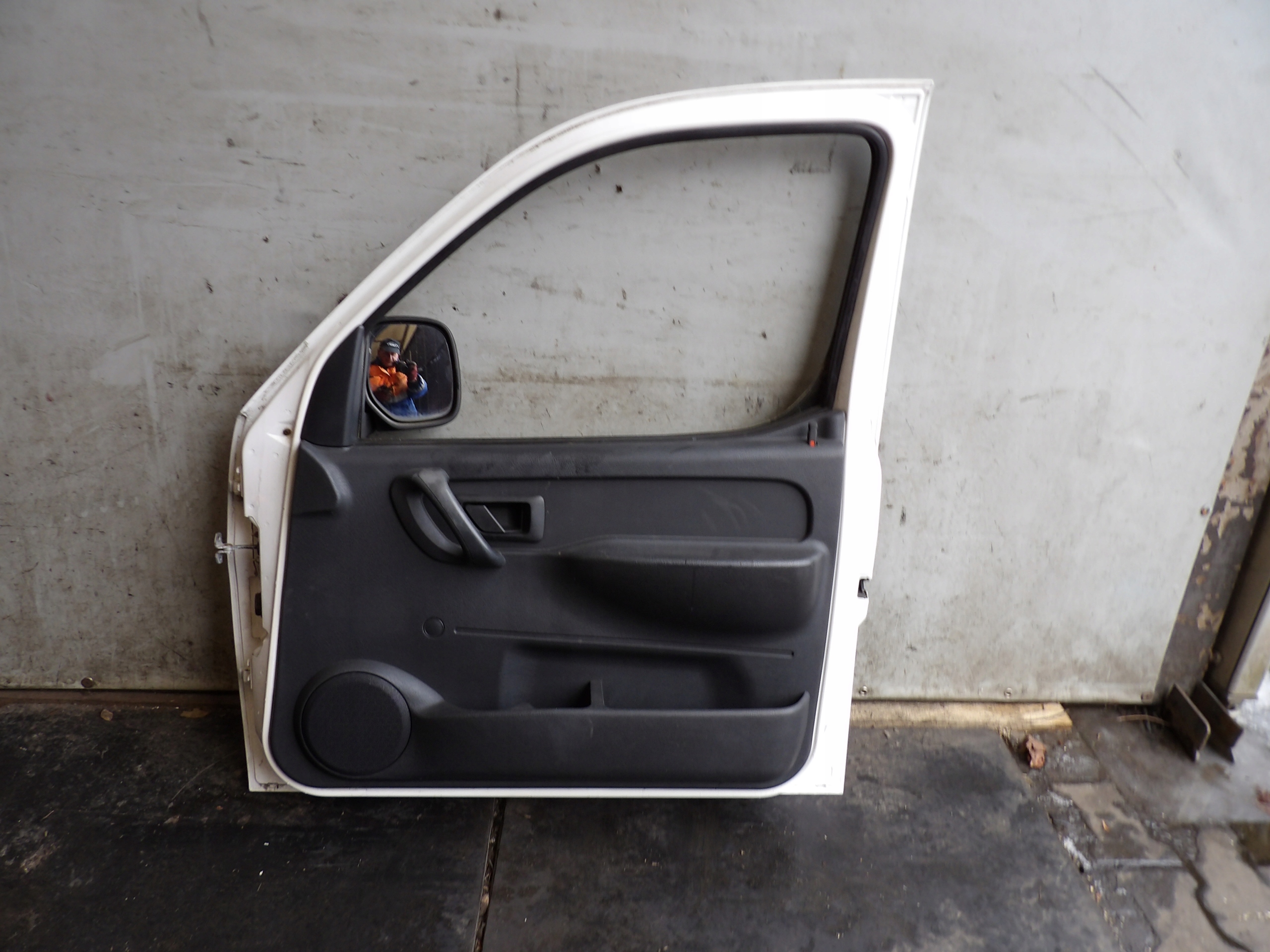 Citroen Berlingo and FL door front right lak. EWPA