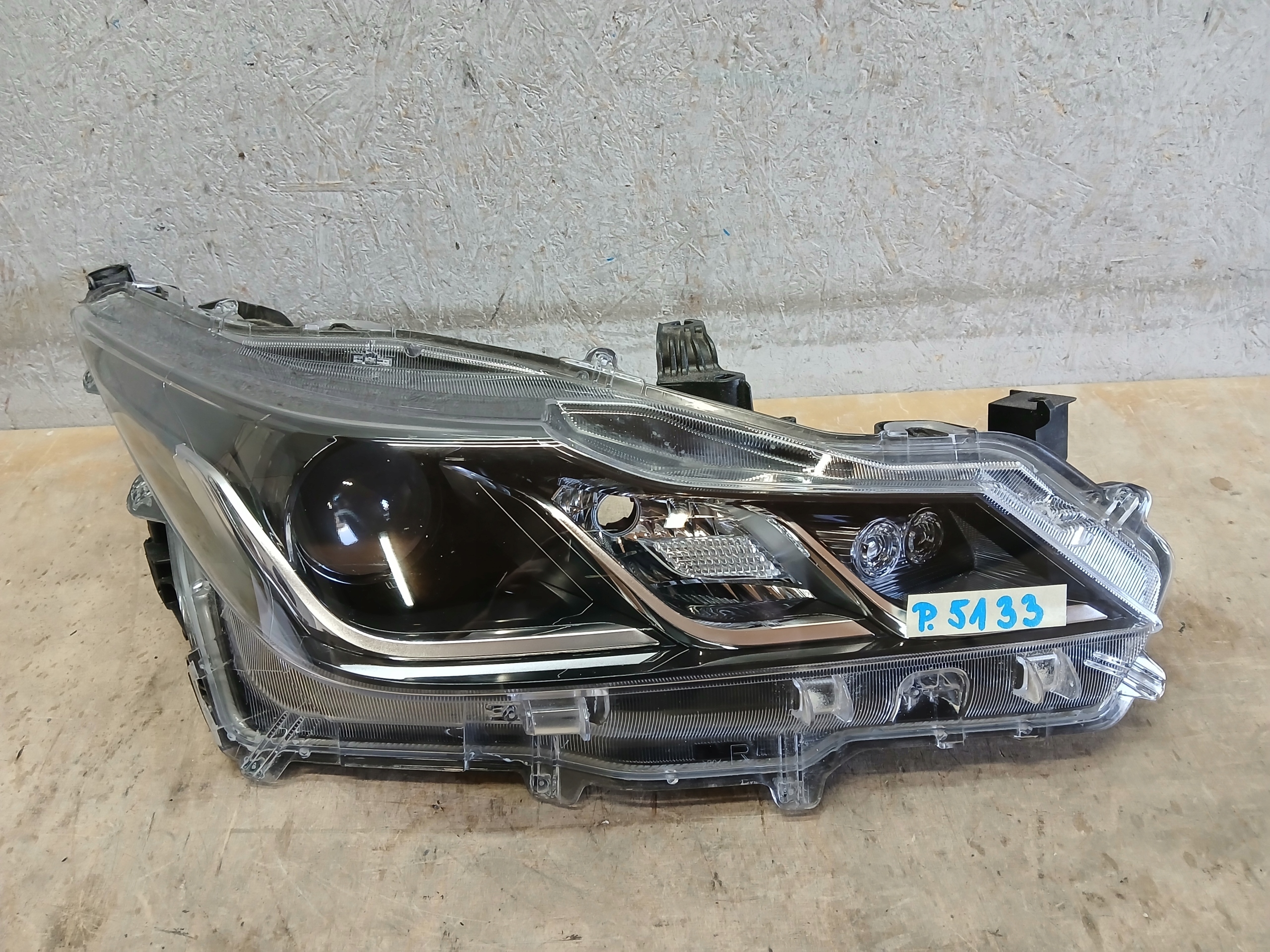 light front right TOYOTA COROLLA E21 sedan lens LED 81110-02T31
