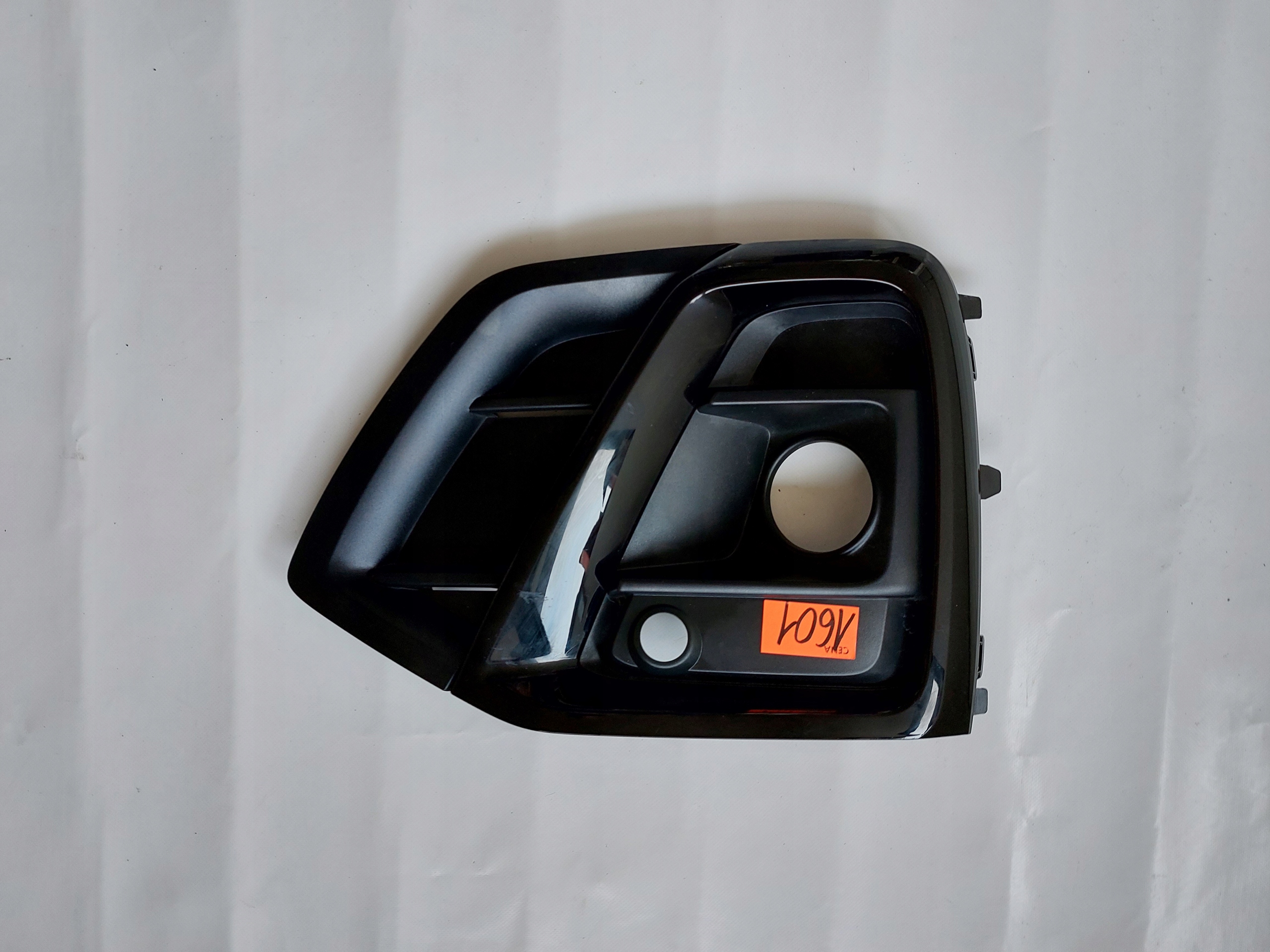 Audi Q5 решітка заглушка 80A807680AG