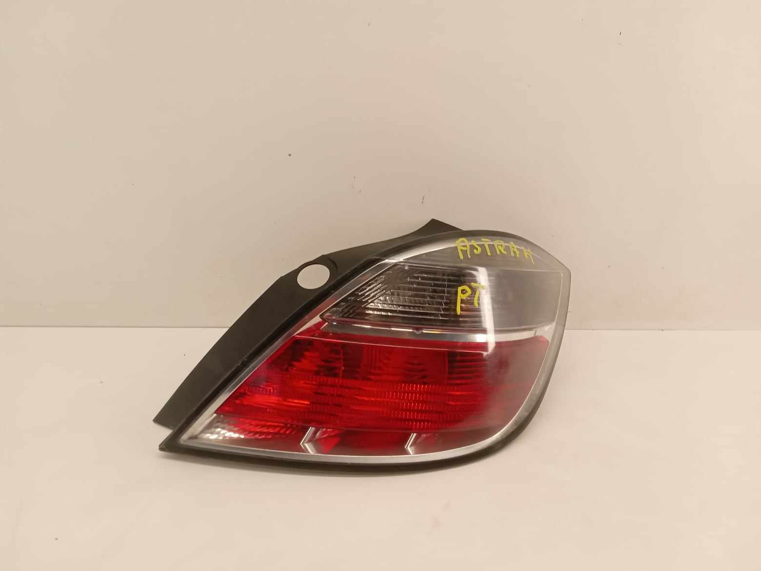 фонарь правый opel ASTRA III H 04-08