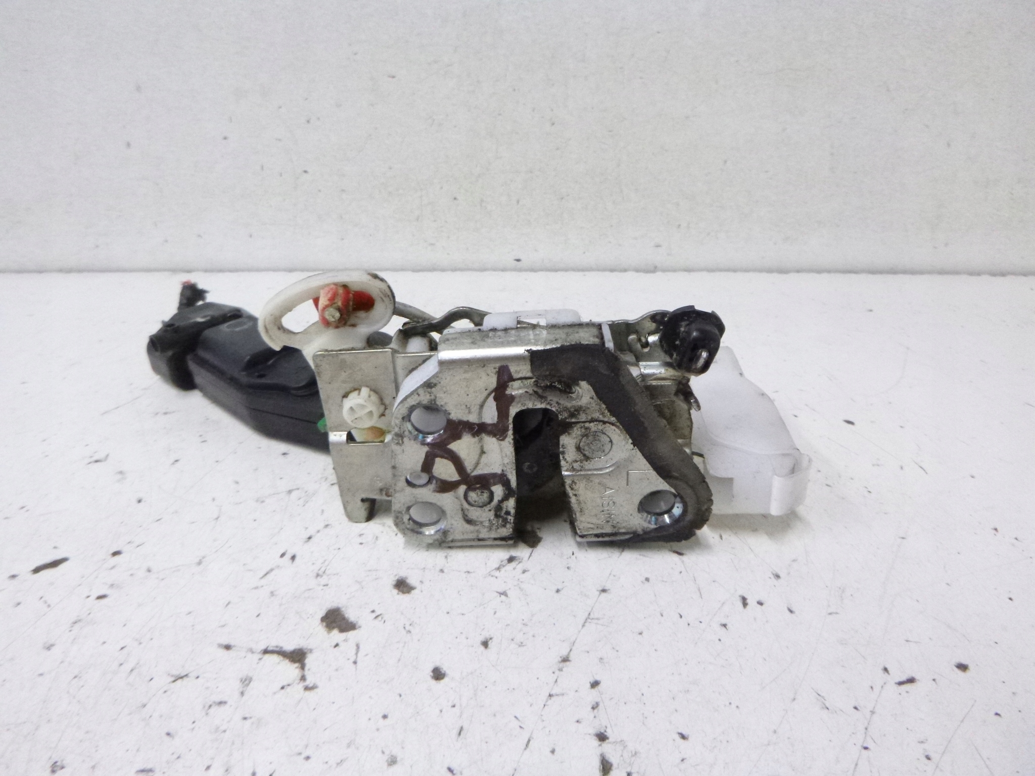 lock door front left Peugeot 107 2006r.