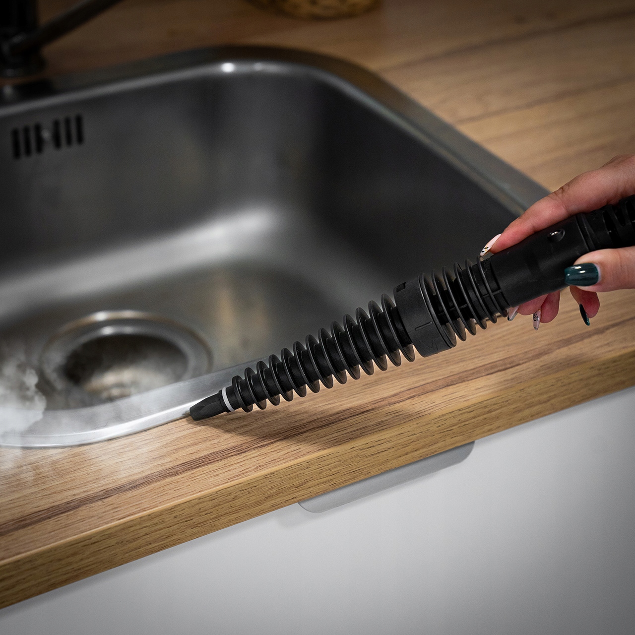 MYJKA PAROWA Steamer Parowy PAROWNICA Czyścik Okien FUGI TAPICERKI 1050W669 Długość przewodu sieciowego 2 m