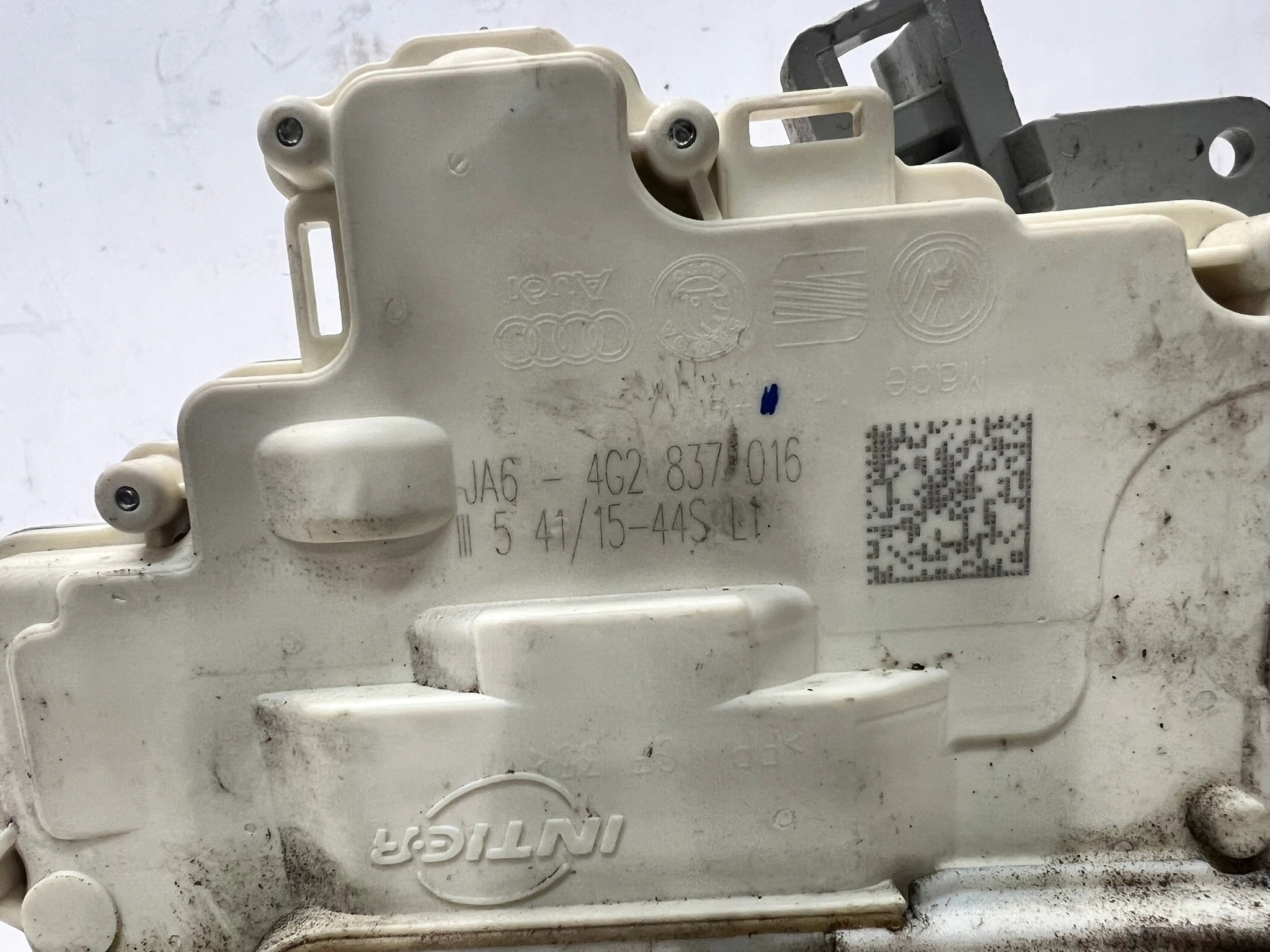 lock door right front AUDI A6 C7 4G2837016 9 PIN
