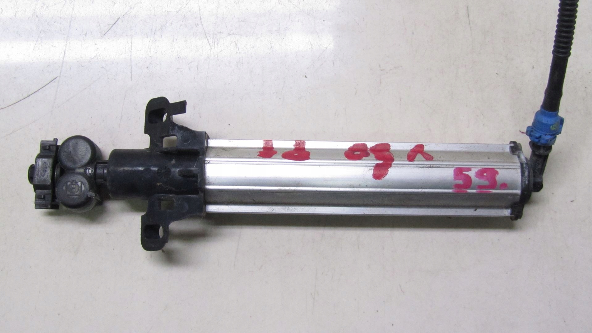 056/059 - VOLVO V60 S60 II омыватель фары правый 10-