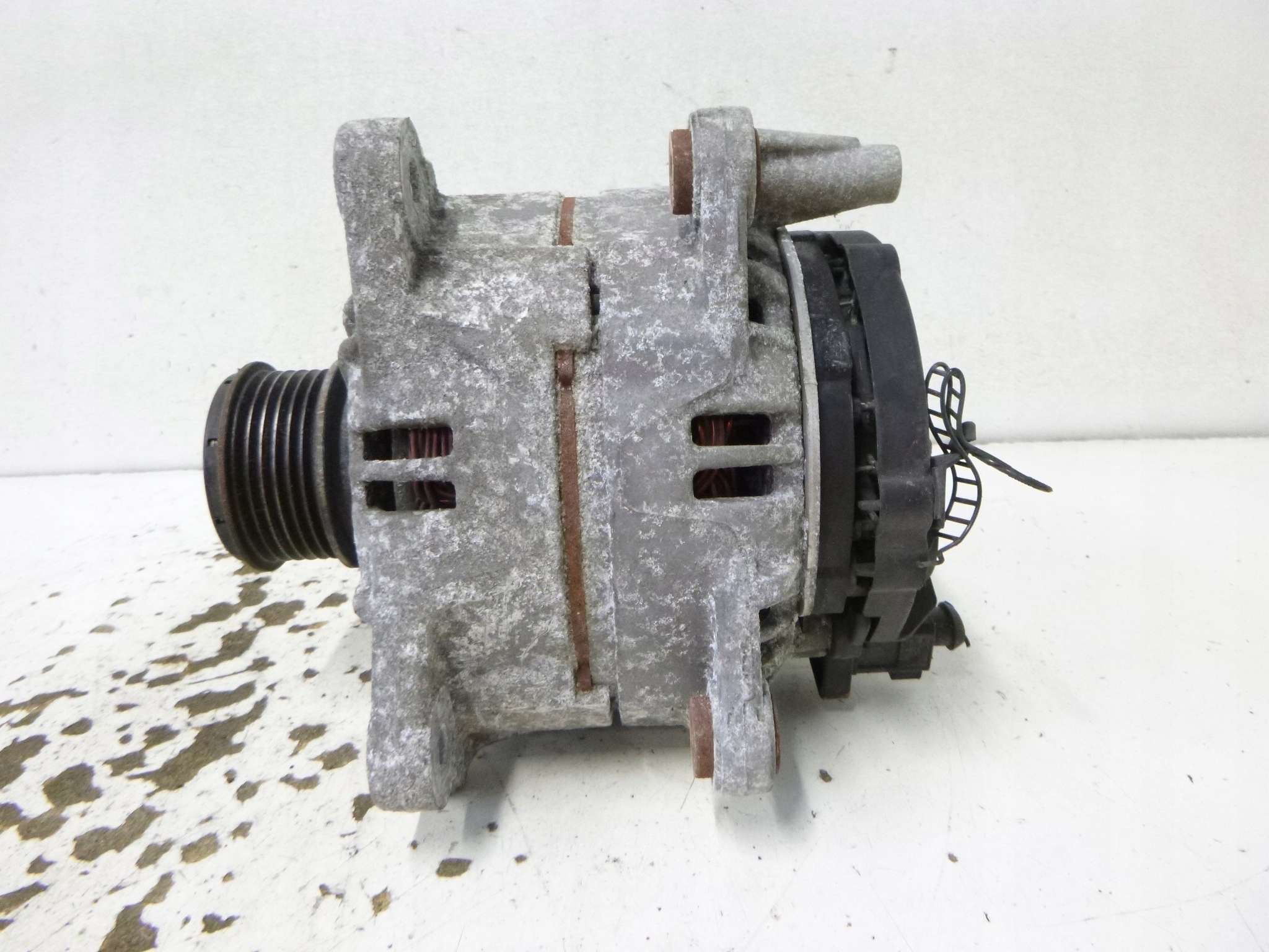 Alternator AUDI A4 B7 S-LINE 2.0 TDI 140A 06F903023J BOSCH